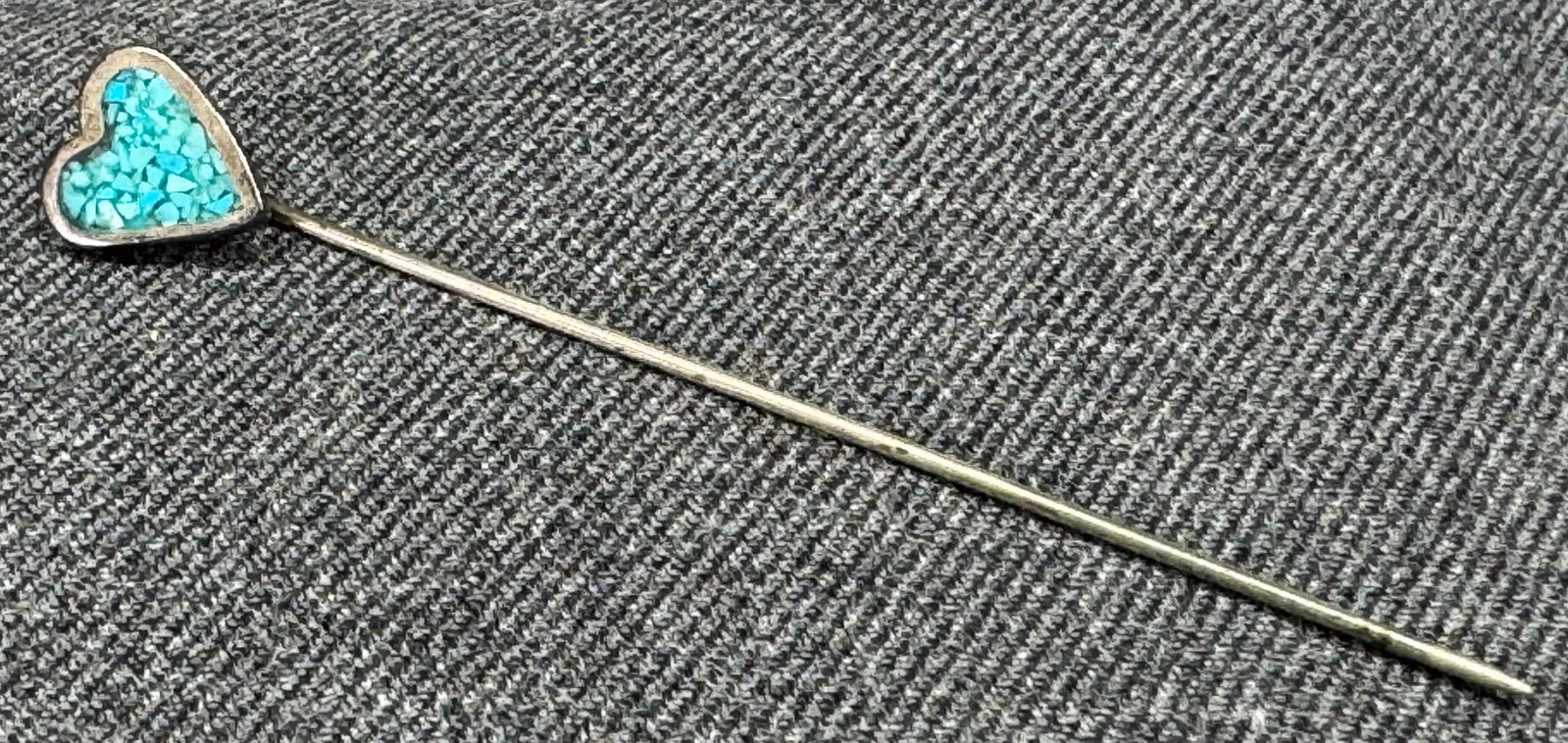 Vintage turquoise & shell chipped inlay silver-toned heart stick pin: IN HOUSE FLAT SHIPPING & HANDLING COST WITHIN ALL THE U.S. : 7 To bypass LiveShipping, and use our In-House shipping service for 7 or shipping combined for multiple lots, plase select “Arrange Y