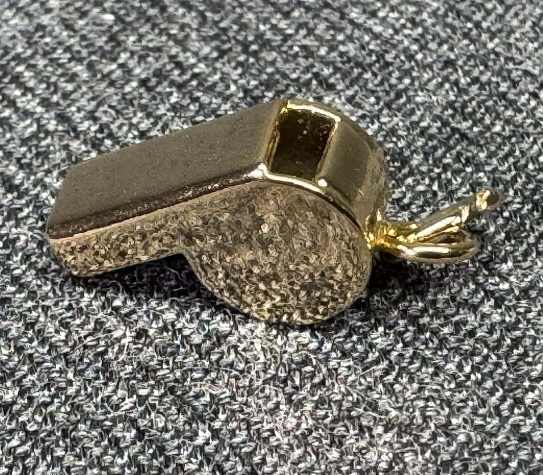 Vintage whistle pendant charm. Gold-tone. *f: Vintage whistle pendant charm. Gold-tone. Unmarked. For measures please refer to the pictures taken with a measuring tape. Weight: 1 Grams. IN HOUSE FLAT SHIPPING & HANDLING COST WITHIN ALL THE U.S. :