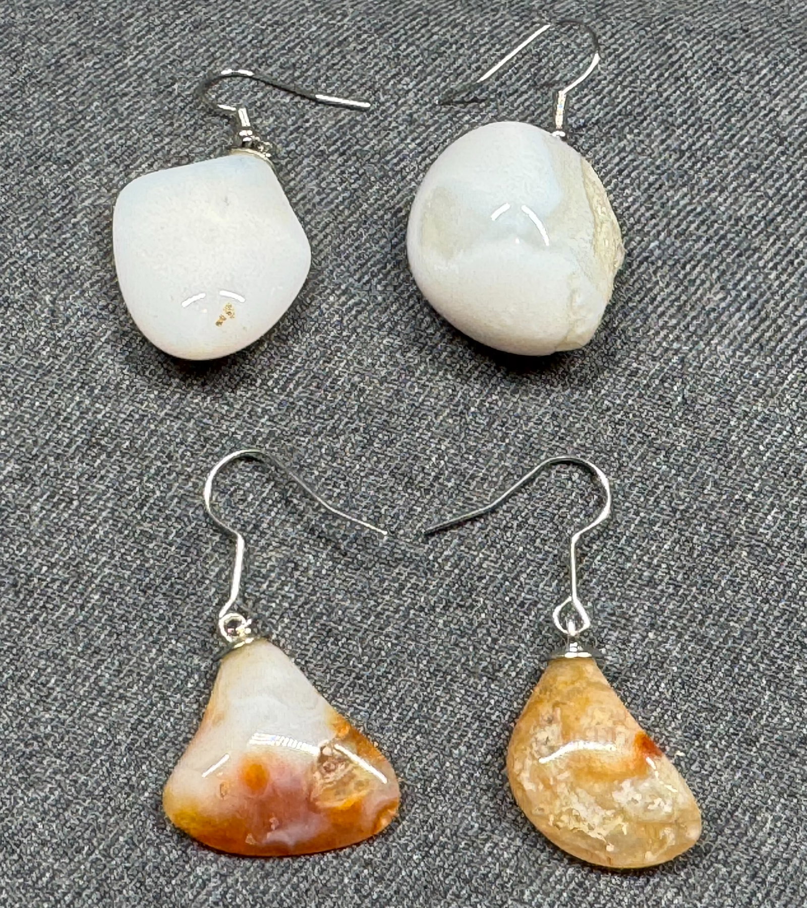 Vintage brownish & whitish agate stone pierced earrings: IN HOUSE FLAT SHIPPING & HANDLING COST WITHIN ALL THE U.S. : 7 To bypass LiveShipping, and use our In-House shipping service for 7 or shipping combined for multiple lots, please select “Arrange 