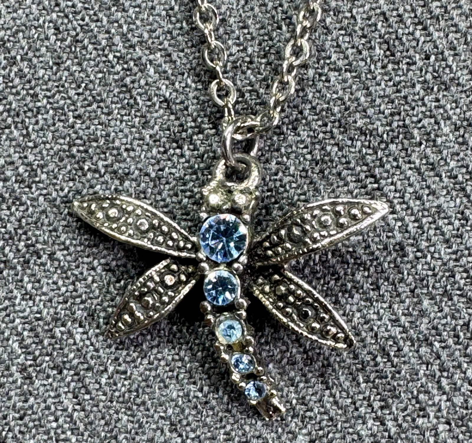 Vintage art deco style crystals dragonfly pendant necklace. Chain. Silver-tone. *f: Vintage art deco style crystals dragonfly pendant necklace. Chain. Silver-tone. Unmarked. For measures please refer to the pictures taken with a measuring tape. Weight: 6 Grams. IN HOUSE FLAT SHIPPING