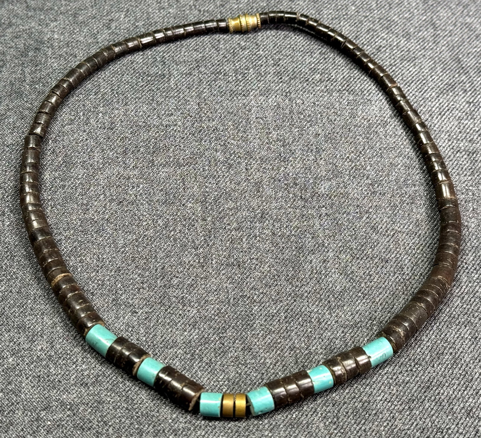 Vintage Santo Domingo style wooden, metal and turquoise resin beaded choker: IN HOUSE FLAT SHIPPING & HANDLING COST WITHIN ALL THE U.S. : 7 To bypass LiveShipping, and use our In-House shipping service for 7 or shipping combined for multiple lots, please select “Arrange 