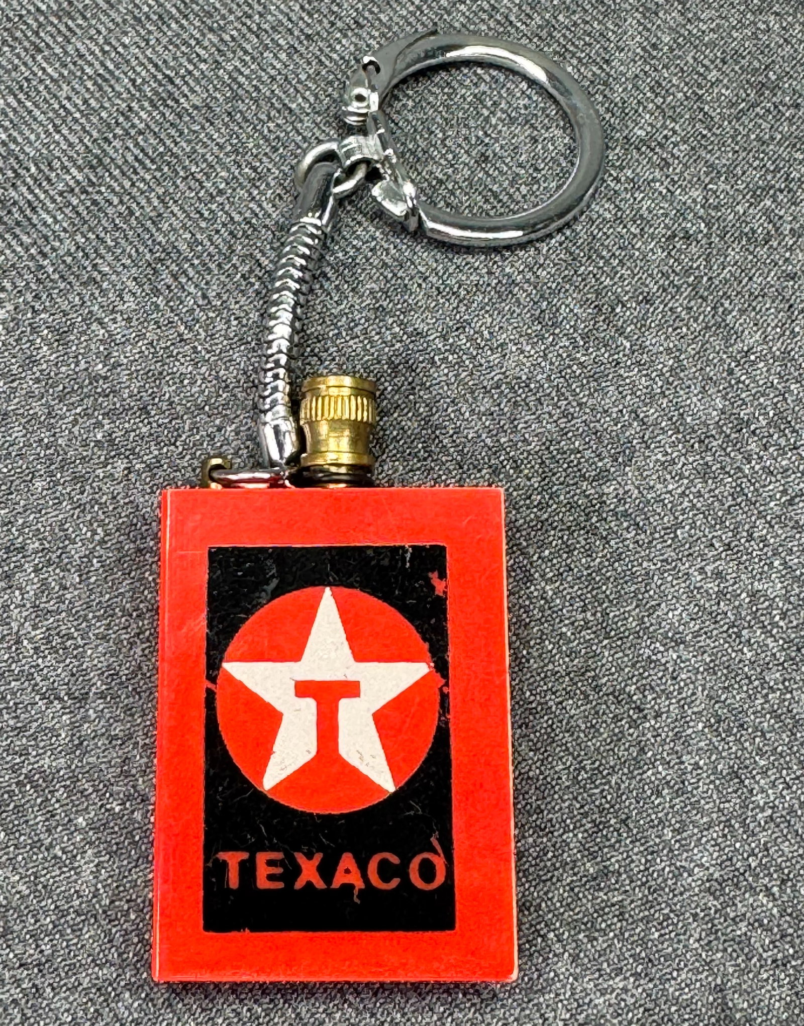 Vintage Texaco Emergency Fire Starter Flint Match Lighter with Keychain. Japan. *f (1 of 9)