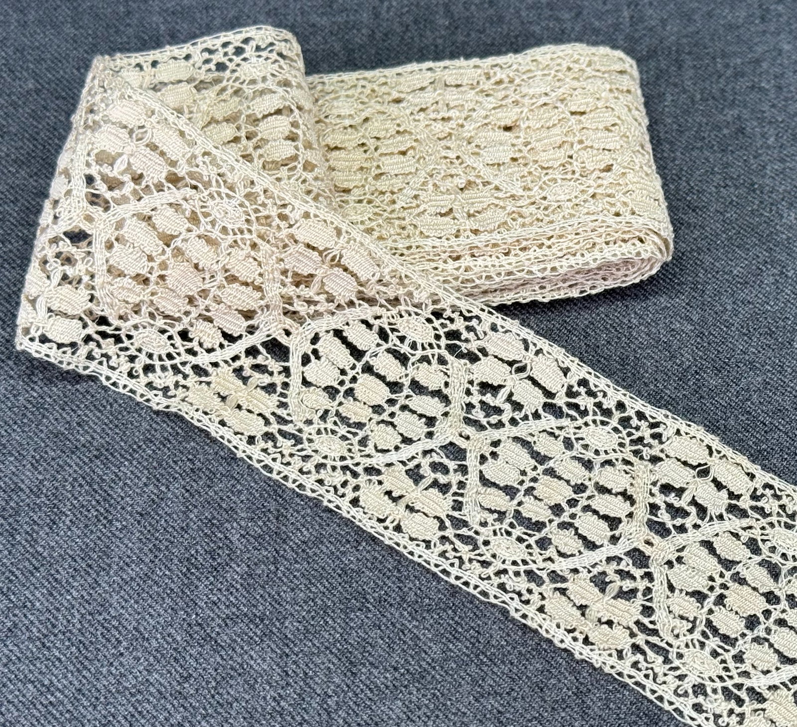 Vintage Torchon lace trim. Unused. 1 1/2 Yard . #B: Vintage Torchon lace trim. Unused. 1 1/2 Yard . For measures please refer to the pictures taken with a measuring tape. Weight: 9 Grams. IN HOUSE FLAT SHIPPING & HANDLING COST WITHIN ALL THE U.S. : $7 