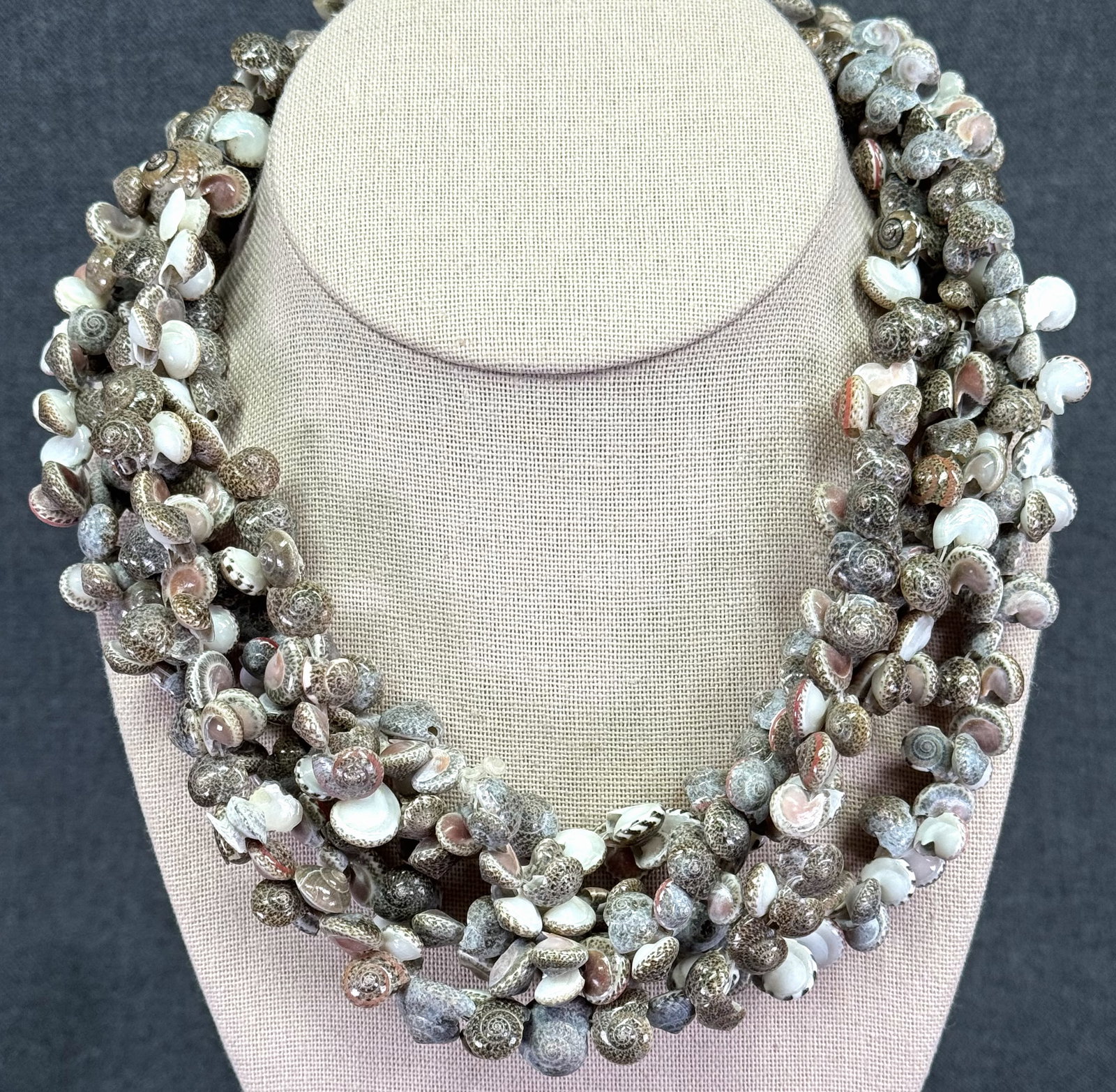 Vintage Hawaiian Momi Snail shell necklace Lei. *f: Vintage Hawaiian Momi Snail shell necklace Lei. For measures please refer to the pictures taken with a measuring tape. Weight: 120 Grams. IN HOUSE FLAT SHIPPING & HANDLING COST WITHIN ALL THE U.S. : $