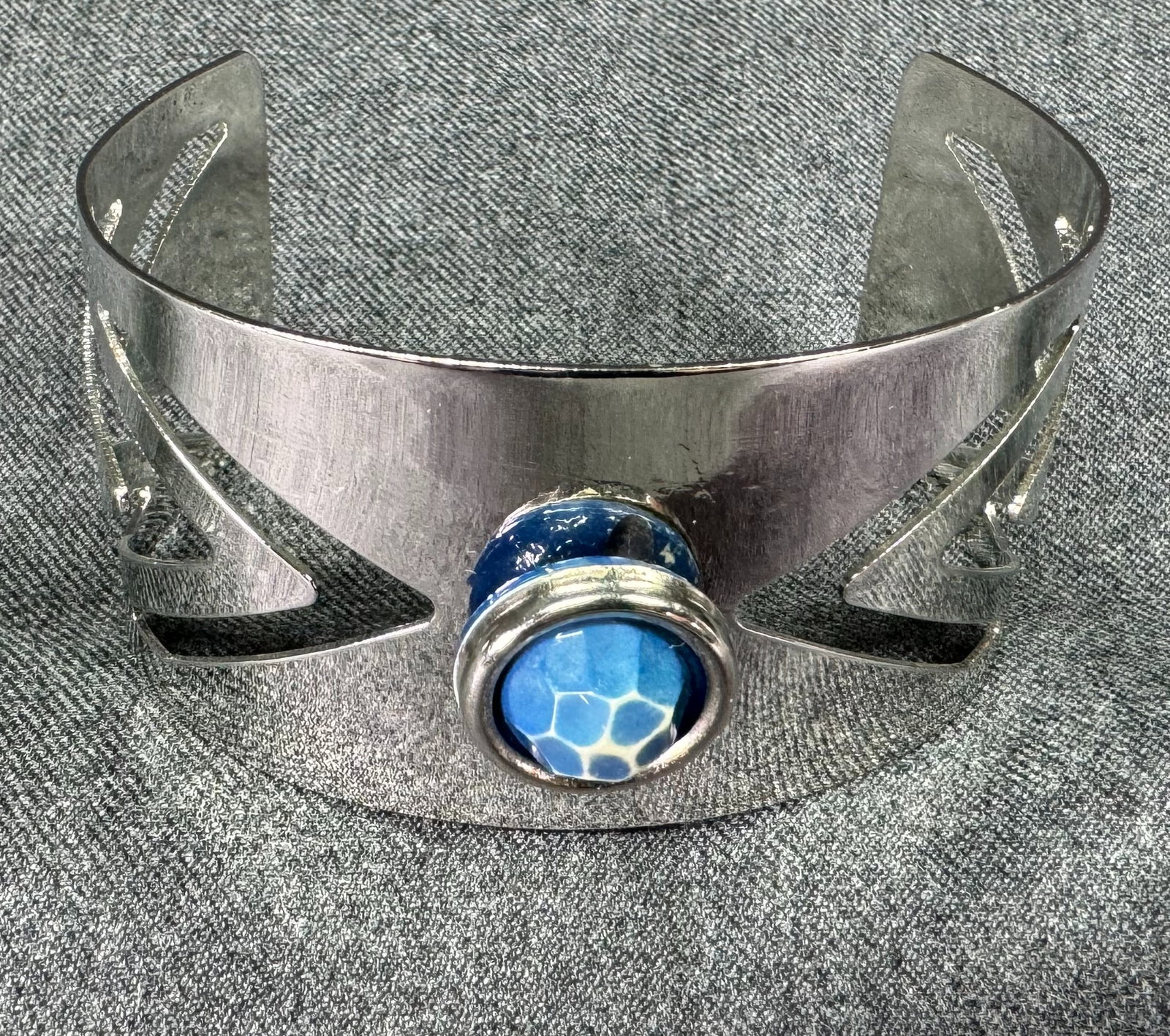 Vintage art deco style celluloid bead chromed metal cuff bracelet.: IN HOUSE FLAT SHIPPING & HANDLING COST WITHIN ALL THE U.S. : 7 To bypass LiveShipping, and use our In-House shipping service for 7 or shipping combined for multiple lots, please select “Arrange 