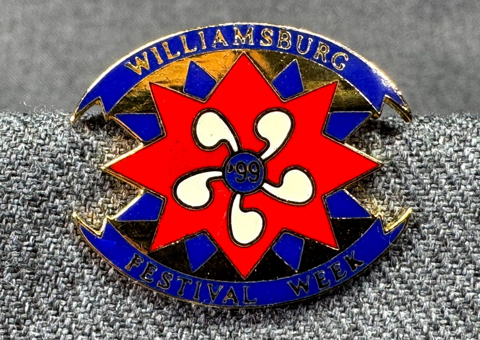 Vintage 1999 Williamsburg Festival Week enamel gold-toned lapel pin *b: Vintage 1999 Williamsburg Festival Week enamel gold-toned lapel pin. For measures please refer to the pictures taken with a measuring tape. Weight: 7 Grams. IN HOUSE FLAT SHIPPING & HANDLING COST WITH