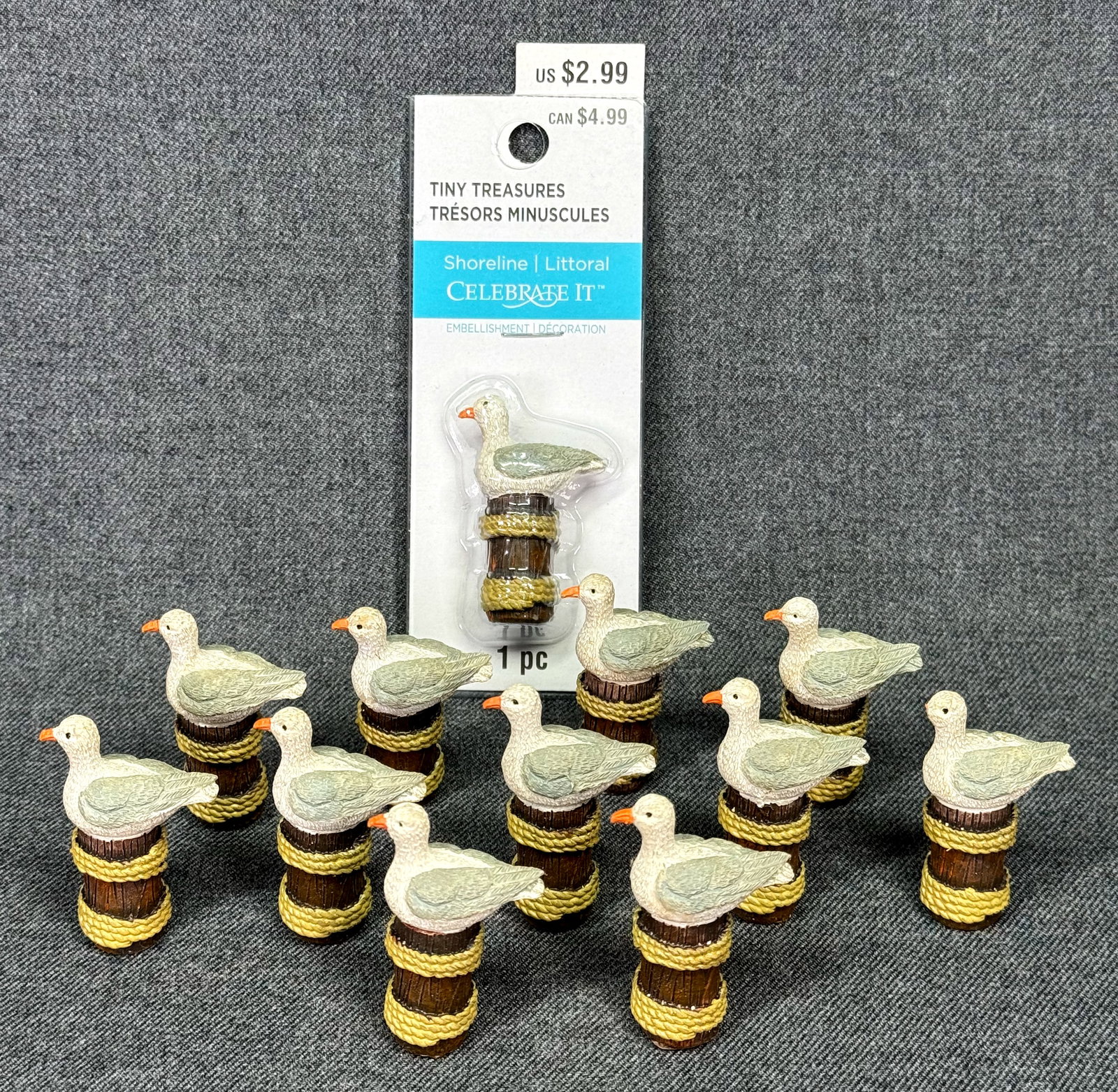 Celebrate It tiny Treasures miniature Seagull on Harbor Pilling. Lot of 12: Celebrate It tiny Treasures miniature Seagull on Harbor Pilling. Only one of them in its original packing. For measures please refer to the pictures taken with a measuring tape. Weight: 120 Grams. IN 