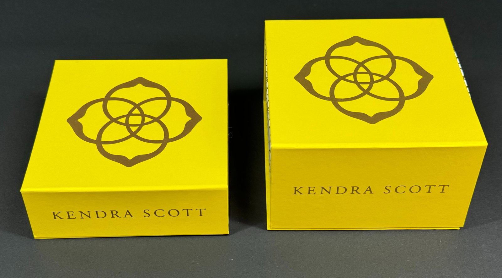 Kendra Scott jewelry boxes.: IN HOUSE FLAT SHIPPING & HANDLING COST WITHIN ALL THE U.S. : 10 To bypass LiveShipping, and use our In-House shipping service for 10 or shipping combined for multiple lots, please select “Arrang
