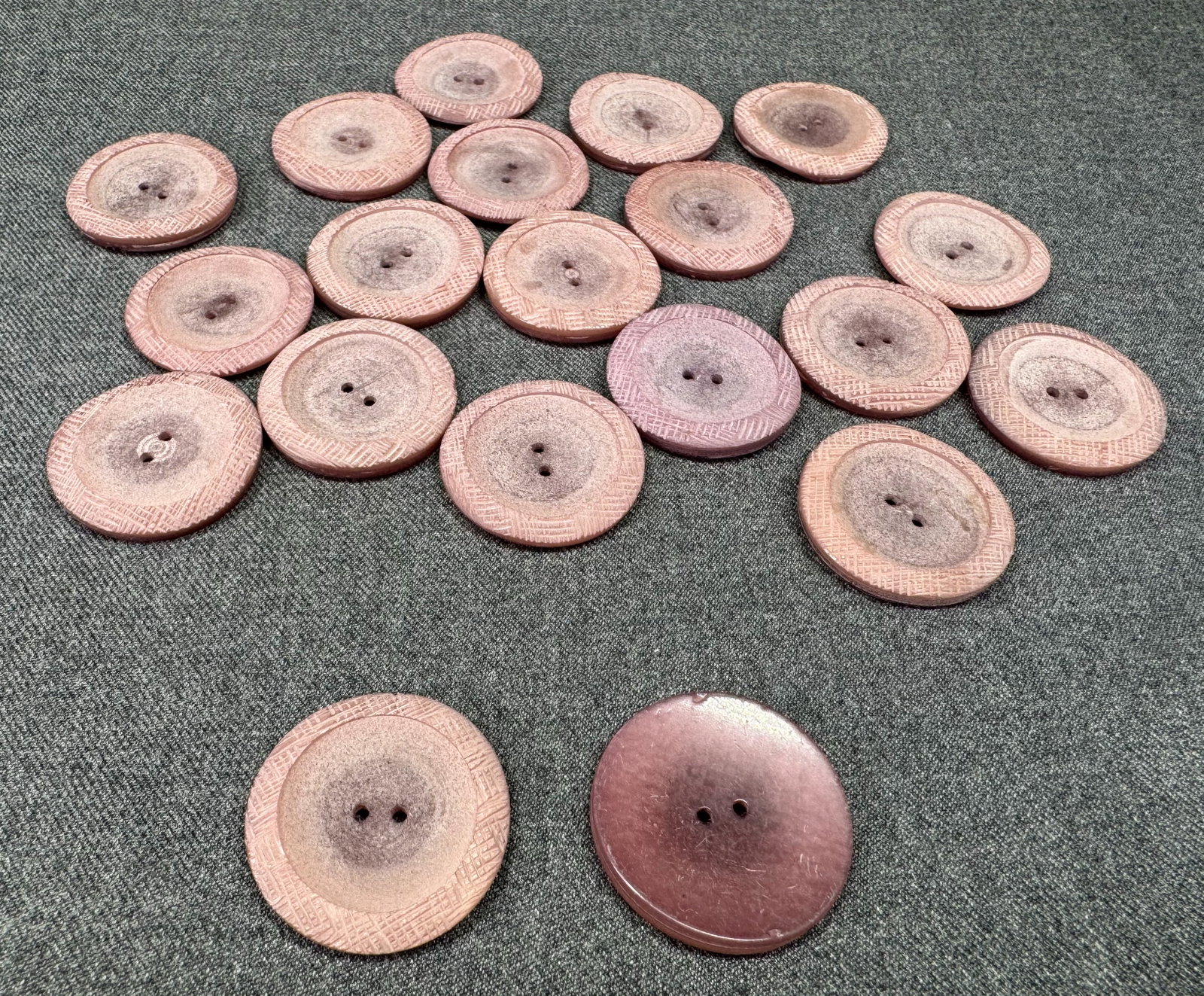 Vintage artisan crafted purple buttons. Lot of 20: Vintage artisan crafted purple buttons. Lot of 20. Unused. For measures please refer to the pictures taken with a measuring tape. Weight: 60 Grams. IN HOUSE FLAT SHIPPING & HANDLING COST WITHIN ALL TH