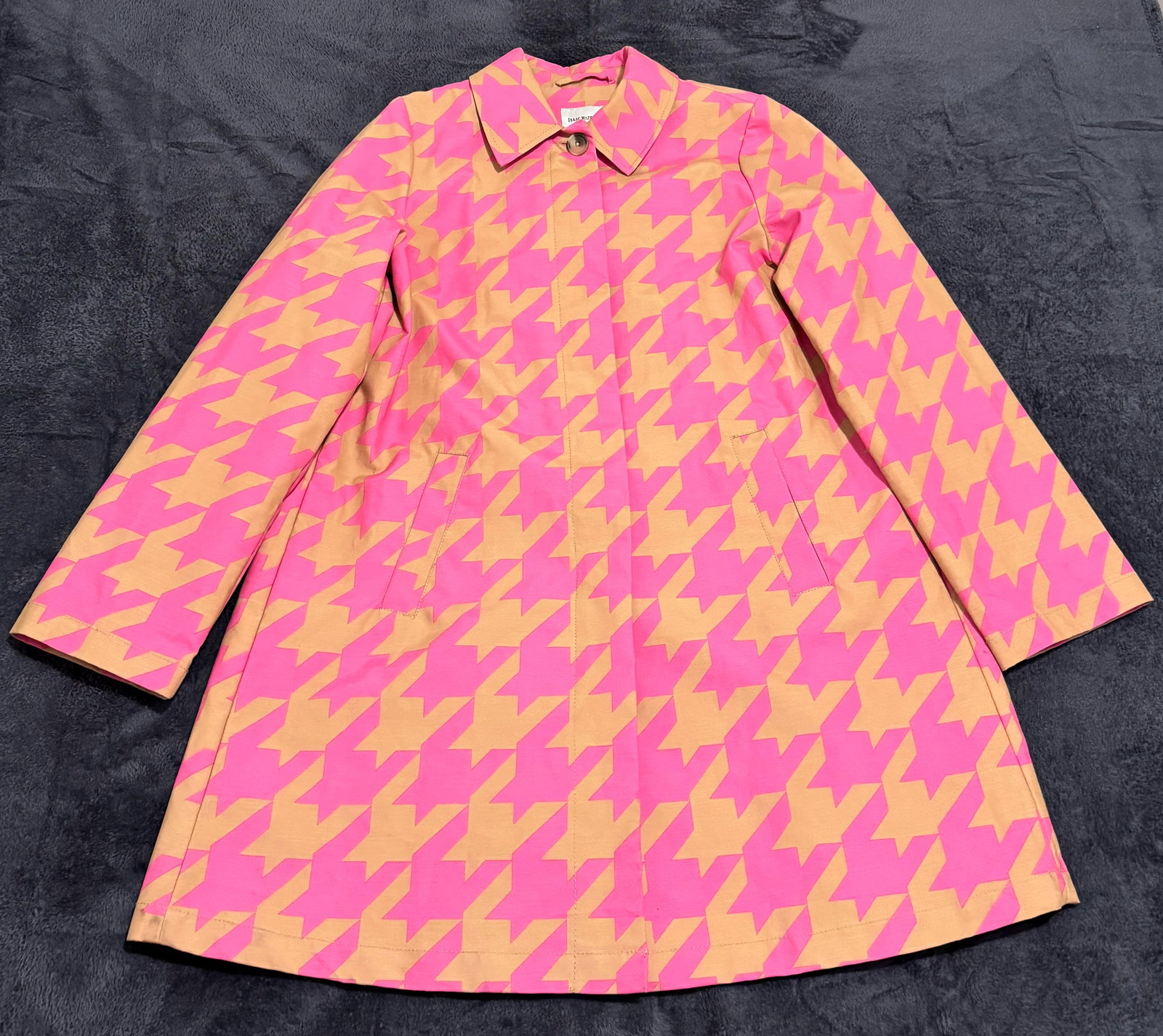 Isaac Mizrahi Target Pink Houndstooth Trench Coat. Size S. *j: Isaac Mizrahi for Target 20th Anniv Pink Tan Houndstooth Trench Coat. Size S. For measures please refer to the pictures taken with a measuring tape. IN HOUSE FLAT SHIPPING & HANDLING COST WITHIN ALL T