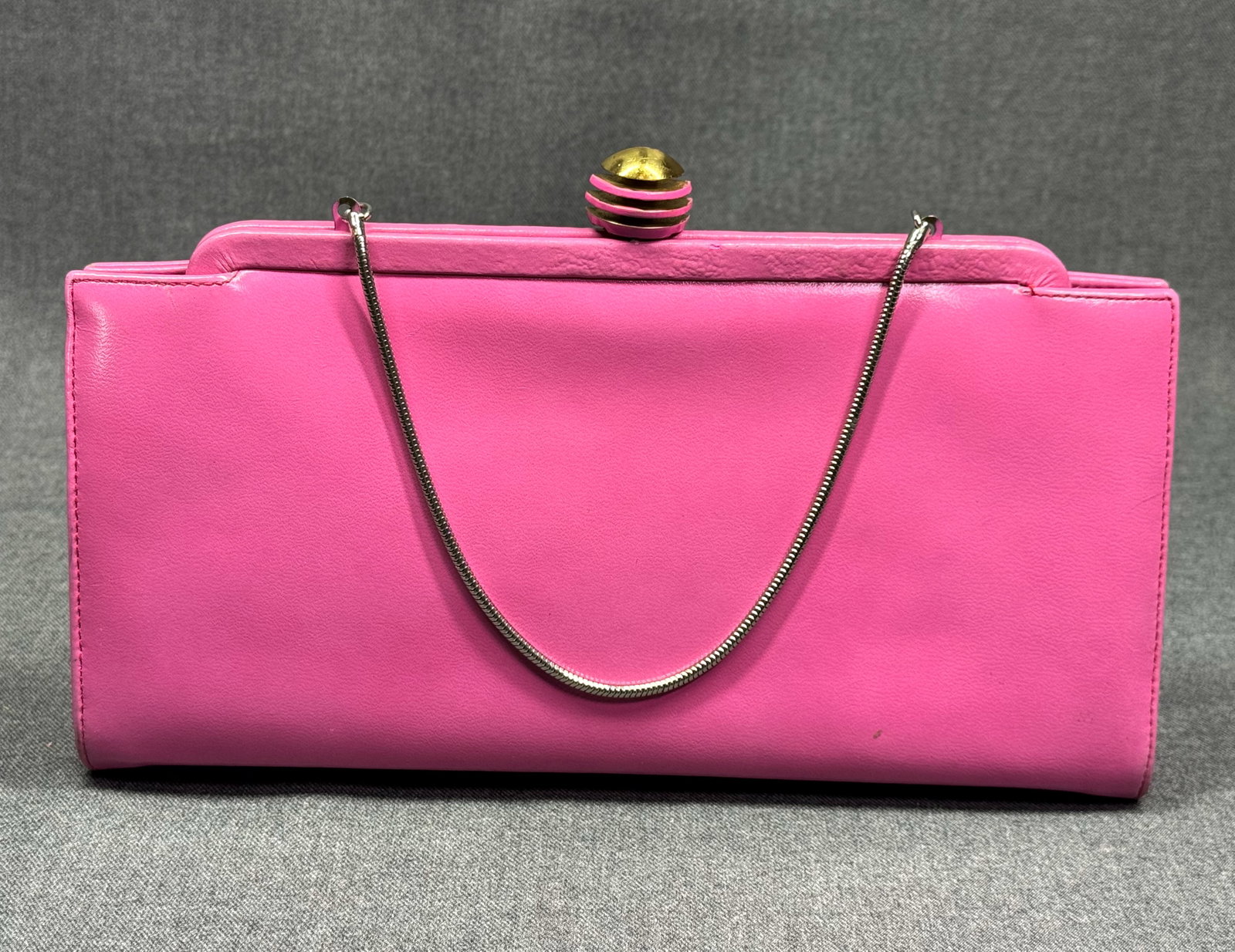 Vintage 1960s Joseph Salon Shoes Pink Leather Clutch Purse. Chain Strap. *j: Vintage 1960s Joseph Salon Shoes Pink Leather Clutch Purse. Chain Strap. Label. For measures please refer to the pictures taken with a measuring tape. Weight: 13 oz IN HOUSE FLAT SHIPPING & HANDLING C
