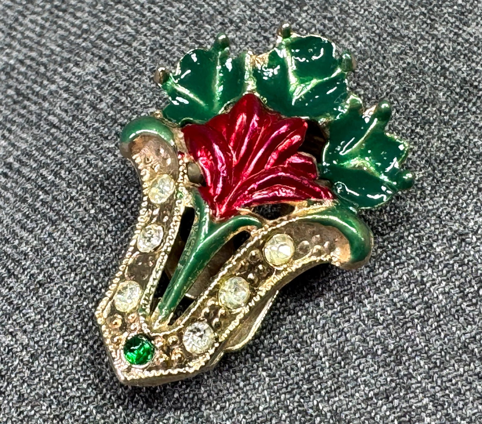 Vintage 1940s Coro Style Jewled Enamel Floral Tulip Dress Clip Brooch. *J: Vintage 1940s Coro Style Enamel Floral Tulip Dress Clip Brooch. Rhinestones, Silver-tone. Unmarked. For measures please refer to the pictures taken with a measuring tape. Weight: 9 Grams IN HOUSE FLAT