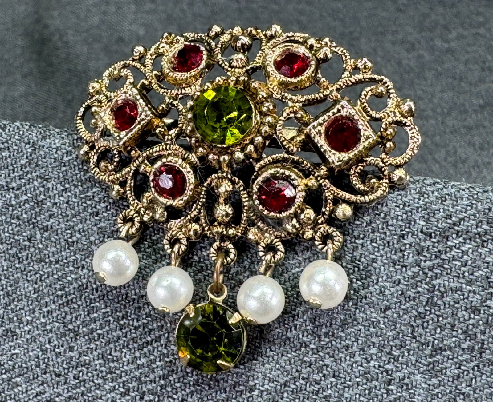 Vintage Renaissance Revival Devant de Corsage Brooch Pin with Dangles. *J: Vintage Renaissance Revival Devant de Corsage Brooch Pin with Dangles. Crystals, Faux Pearl Gold-tone. Unmarked. For measures please refer to the pictures taken with a measuring tape. Weight: 8 Grams 