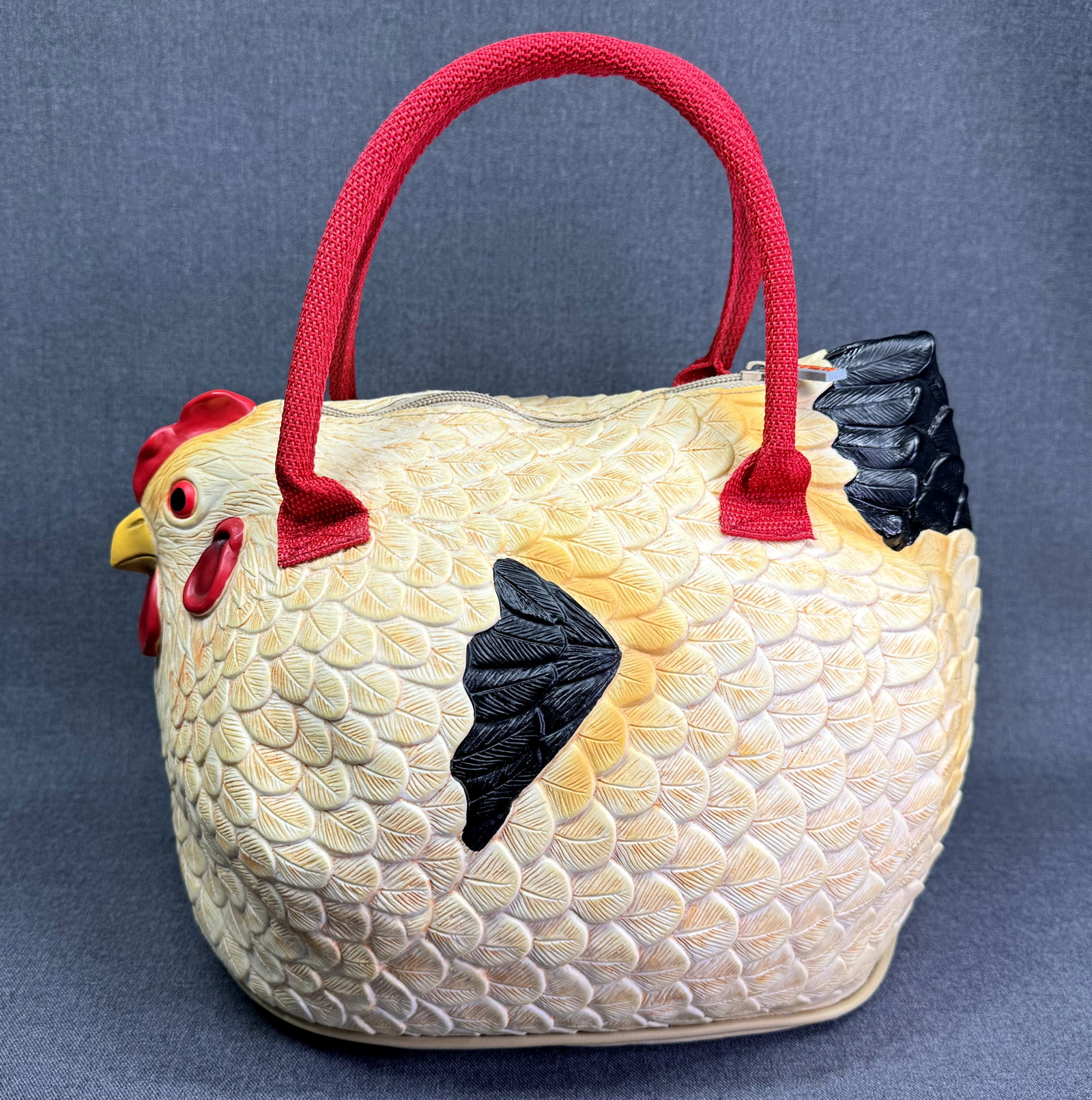 NY CTLT Rubber Chicken Hen Bag Handbag Purse. Circa 2008. Retired. *J: NY CTLT Rubber Chicken Hen Bag Handbag Purse. Circa 2008. Retired. For measures please refer to the pictures taken with a measuring tape. Weight: Grams. IN HOUSE FLAT SHIPPING & HANDLING COST WITHIN A
