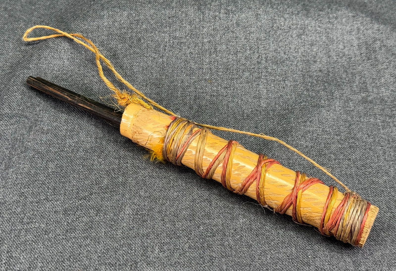 Amazonian Shuar Small Quiver and Darts. Bamboo, Chonta wood, fiber. *J: Amazonian Shuar Small Quiver and Darts. Bamboo, Chonta wood, fiber. For measures please refer to the pictures taken with a measuring tape. Weight: 23 Grams. IN HOUSE FLAT SHIPPING & HANDLING COST WITH