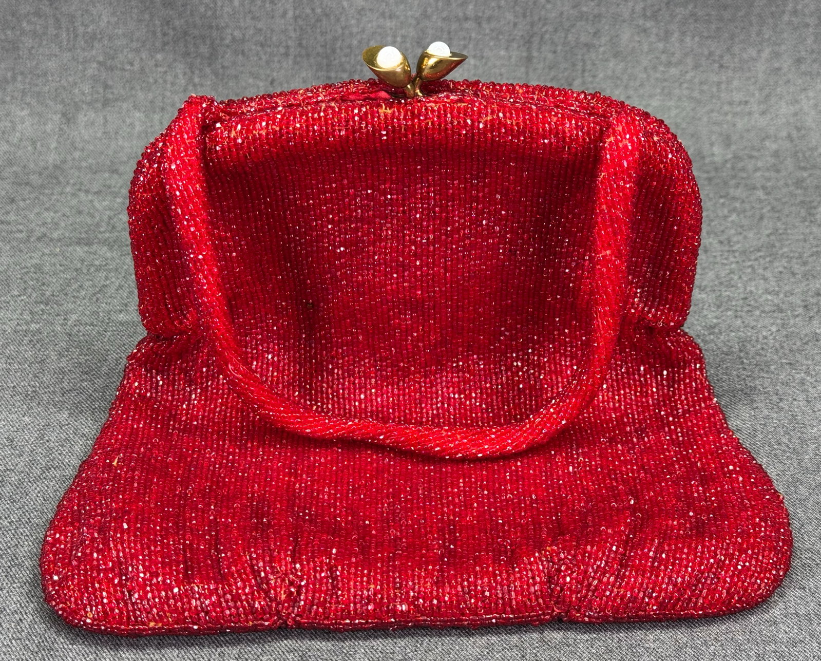 Vintage Jorelle Bags Belgium Red Glass Hand Beaded Purse Bag. Tulip Jewel clasp. *j: Vintage Jorelle Bags Belgium Red Glass Hand Beaded Purse Bag. Jeweled tulip gold-tone clasp. Red satin interiorlining. Fabric Label. For measures please refer to the pictures taken with a measuring ta