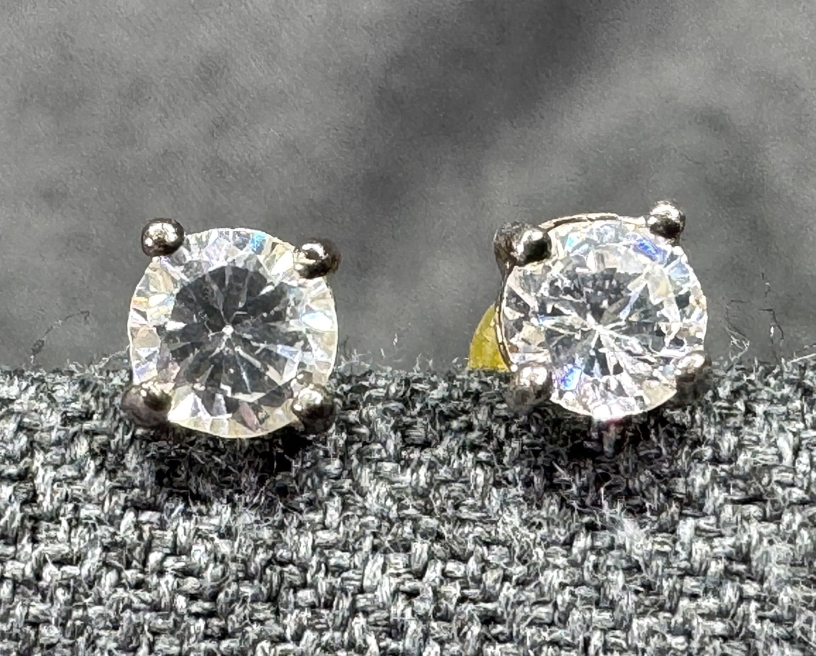 Sterling Silver Round Cut CZ Stud Earrings. *j: Sterling Silver Round Cut CZ Stud Earrings. Marked 925. For measures please refer to the pictures taken with a measuring tape. Weight: 0.86 Grams. IN HOUSE FLAT SHIPPING & HANDLING COST WITHIN ALL THE