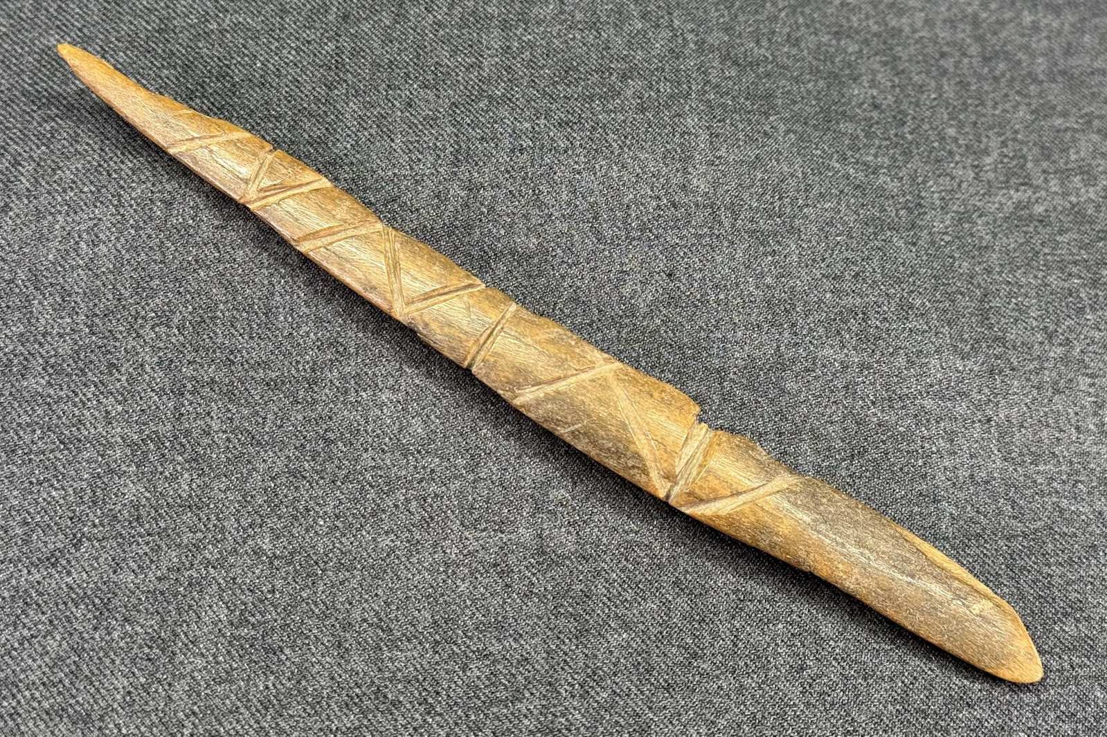European Paleolithic Magdalenian Decorated Bone Point Carved and decorated bone. *i: European Paleolithic Magdalenian Decorated Bone PointCarved and decorated bone. Old paper label. For measures please refer to the pictures taken with a measuring tape. IN HOUSE FLAT SHIPPING & HANDLIN