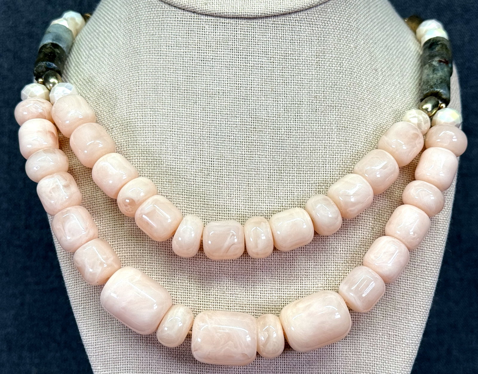 Ann Taylor Loft labradorite stone, plastic & glass adjustable necklace. *c: Ann Taylor Loft labradorite stone, marbled rose plastic & iridescent glass adjustable gold-toned sliding chain necklace. Marked. For measures please refer to the pictures taken with a measuring tape. 