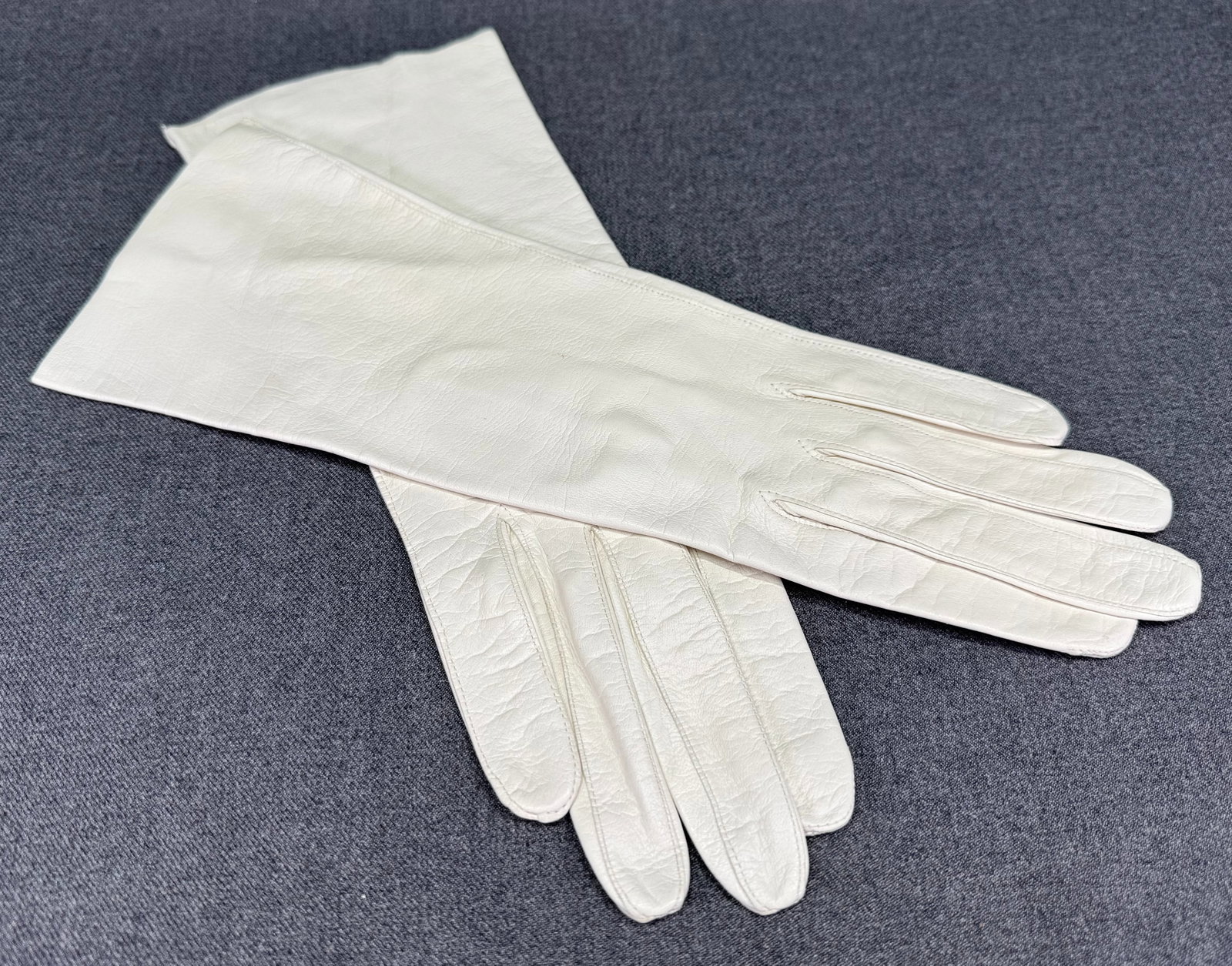 Vintage Western German real kid leather gloves . Size 7 *a: Vintage Western German real kid leather gloves . Size 7 . Marked For measures please refer to the pictures taken with a measuring tape. Weight: 18 Grams. IN HOUSE FLAT SHIPPING & HANDLING COST WITHIN 