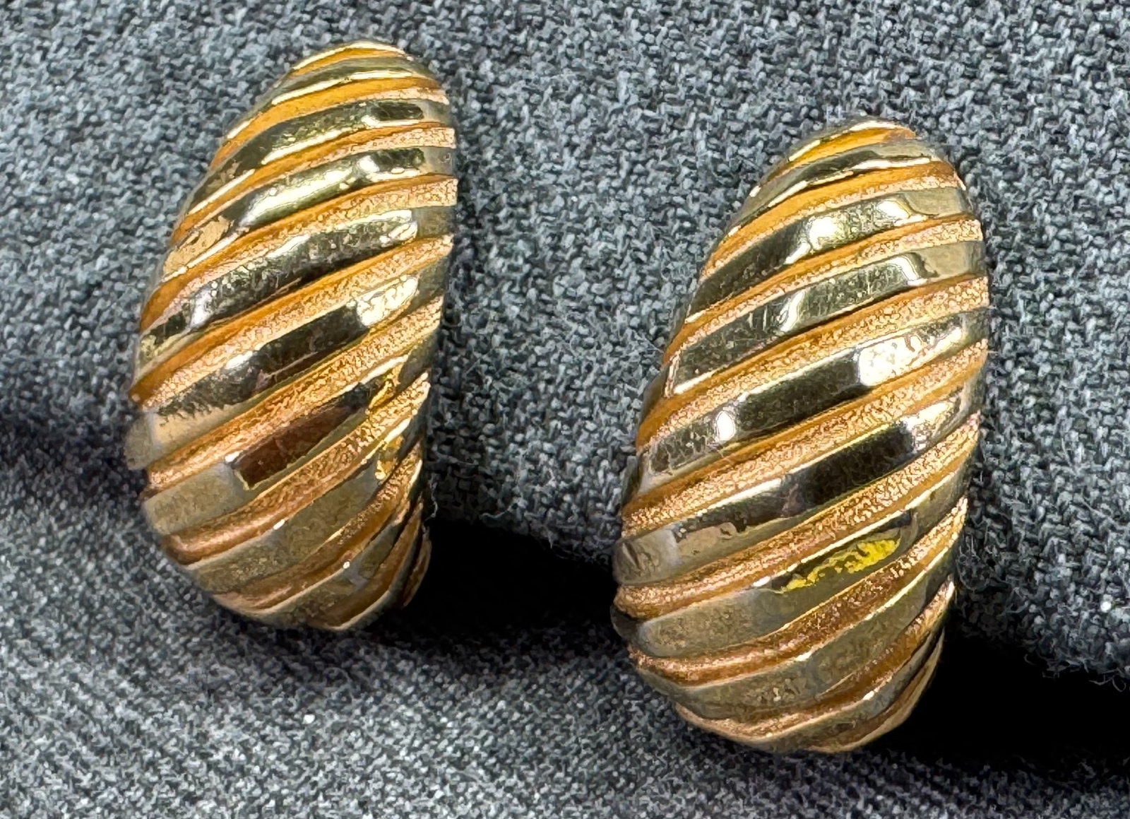 Vintage Crown Trifari ribbed shrimp clip hoops earrings. Gold-toned. *e (1 of 5)