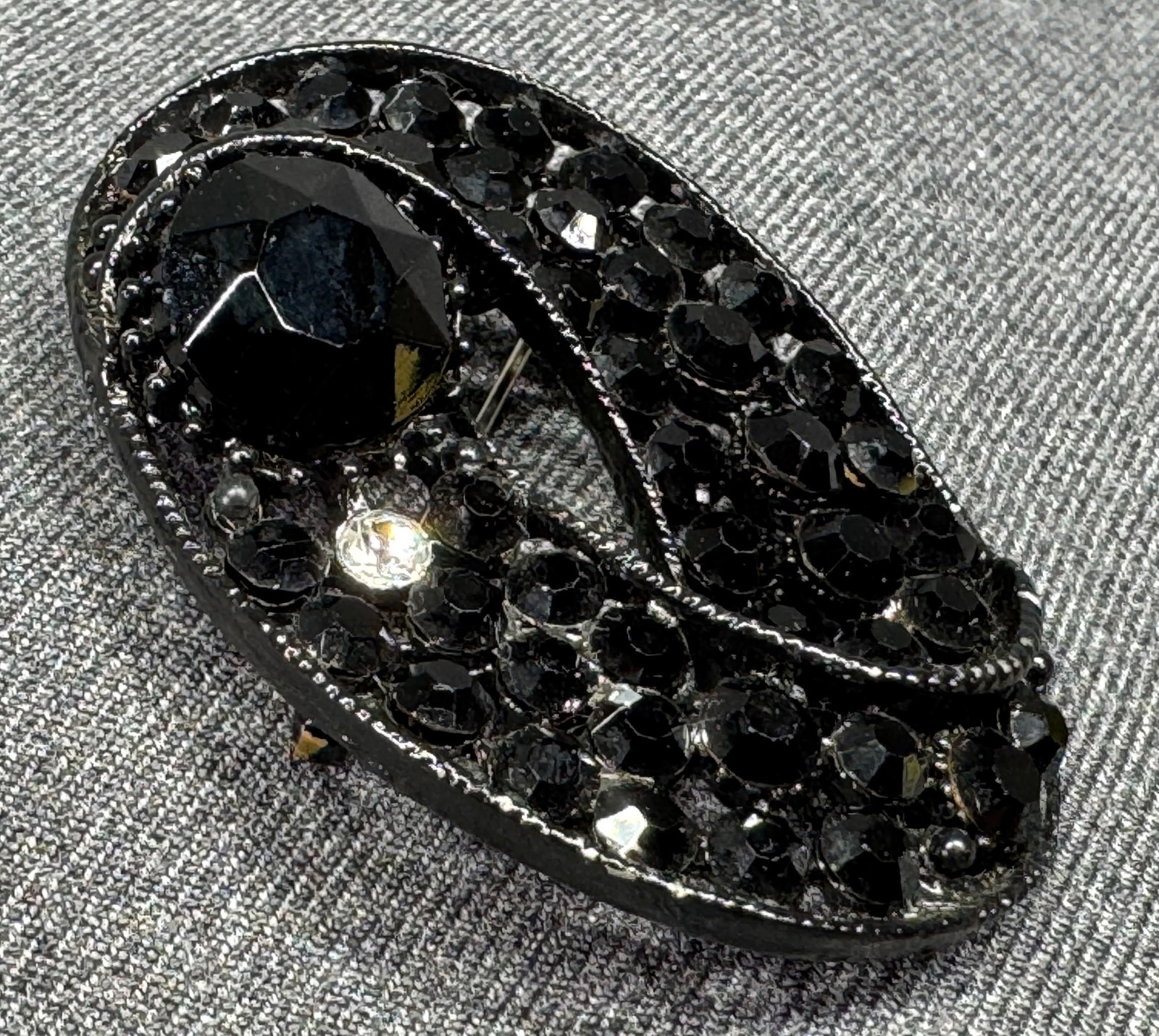 Vintage BSK japanned metal black & clear crystals brooch pin. u: IN HOUSE FLAT SHIPPING & HANDLING COST WITHIN ALL THE U.S. : $7 To bypass LiveShipping, and use our In-House shipping service for $7 or shipping combined for multiple lots, please select “Arrang