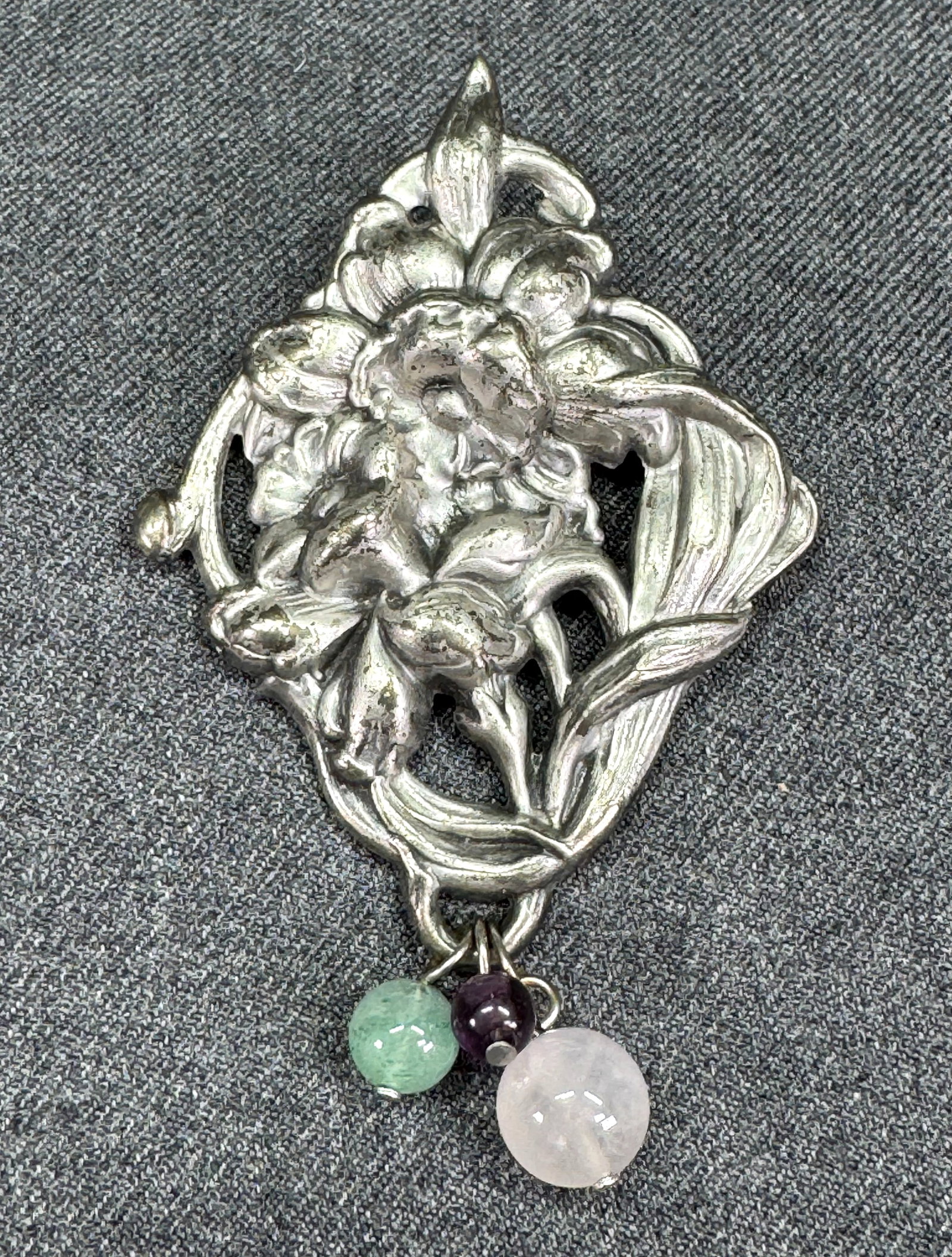 Vintage artsy repurpose art nouveau lilies glass beads dangles brooch pin: IN HOUSE FLAT SHIPPING & HANDLING COST WITHIN ALL THE U.S. : $7 To bypass LiveShipping, and use our In-House shipping service for $7 or shipping combined for multiple lots, please select “Arrang