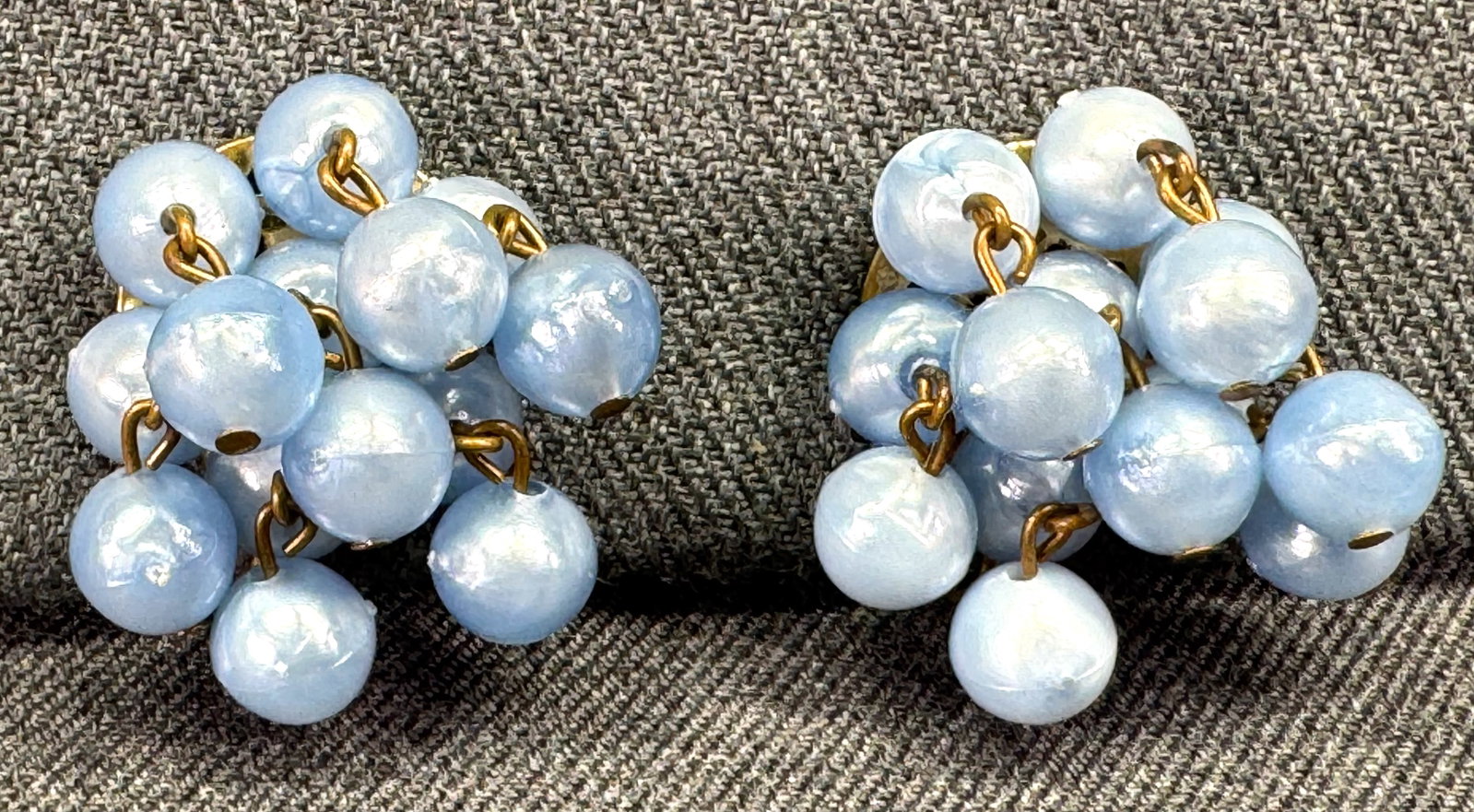 Vintage pearly skyblue plastic beads cluster screw back earrings: IN HOUSE FLAT SHIPPING & HANDLING COST WITHIN ALL THE U.S. : $7 To bypass LiveShipping, and use our In-House shipping service for $7 or shipping combined for multiple lots, please select “Arrang