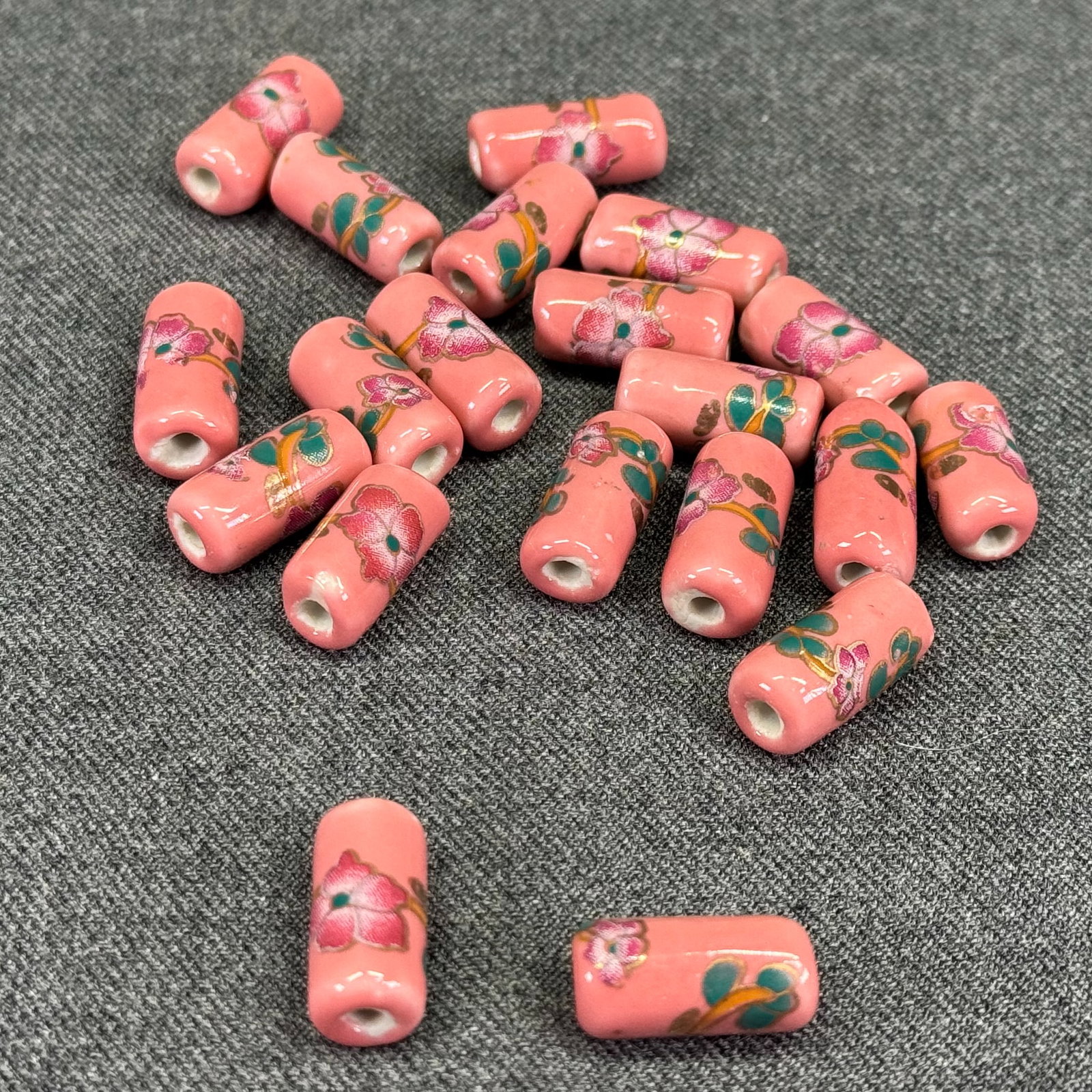 Vintage Japanese Floral Style Porcelain Tube Beads. 20 Unused Pcs *i: Vintage Japanese Floral Style Porcelain Tube Beads. 20 Pcs. Unused. Unmarked. For measures please refer to the pictures taken with a measuring tape. Weight: Grams. IN HOUSE FLAT SHIPPING & HANDLING CO