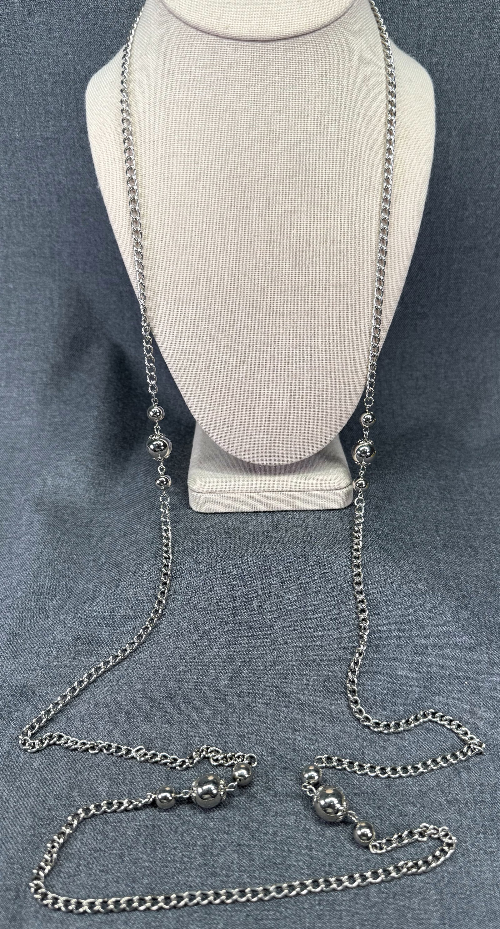 Vintage flapper style silver-toned beads chain necklace. #a: Vintage flapper style silver-toned beads chain necklace. Unmarked. For measures please refer to the pictures taken with a measuring tape. Weight: 48 Grams. IN HOUSE FLAT SHIPPING & HANDLING COST WITHI
