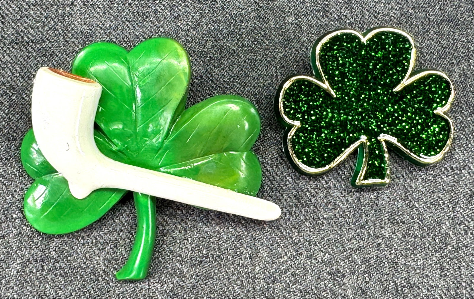 Vintage 1950s St Patrick Green Shamrock Pipe & glitter 1982 Hallmark brooch pins . #a: Vintage 1950s St Patrick Green Shamrock Pipe & glitter 1982 Hallmark brooch pins. For measures please refer to the pictures taken with a measuring tape. Weight: 11 Grams. IN HOUSE FLAT SHIPPING & HAND