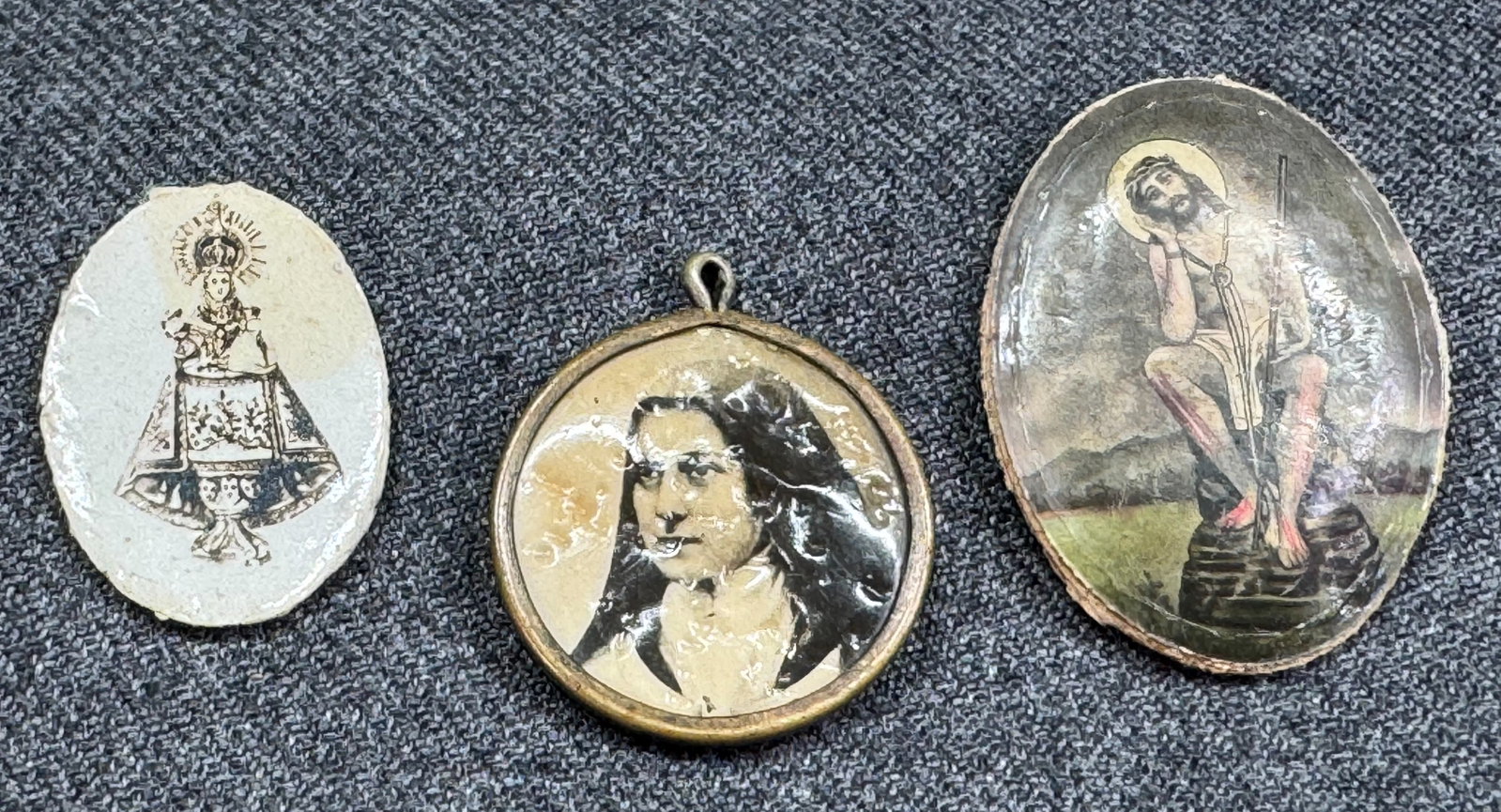 Vintage Antique printed on paper O.L. of Covadonga and Jesus miniatures & St Therese medal: IN HOUSE FLAT SHIPPING & HANDLING COST WITHIN ALL THE U.S. : $7 To bypass LiveShipping, and use our In-House shipping service for $7 or shipping combined for multiple lots, please select “Arrang