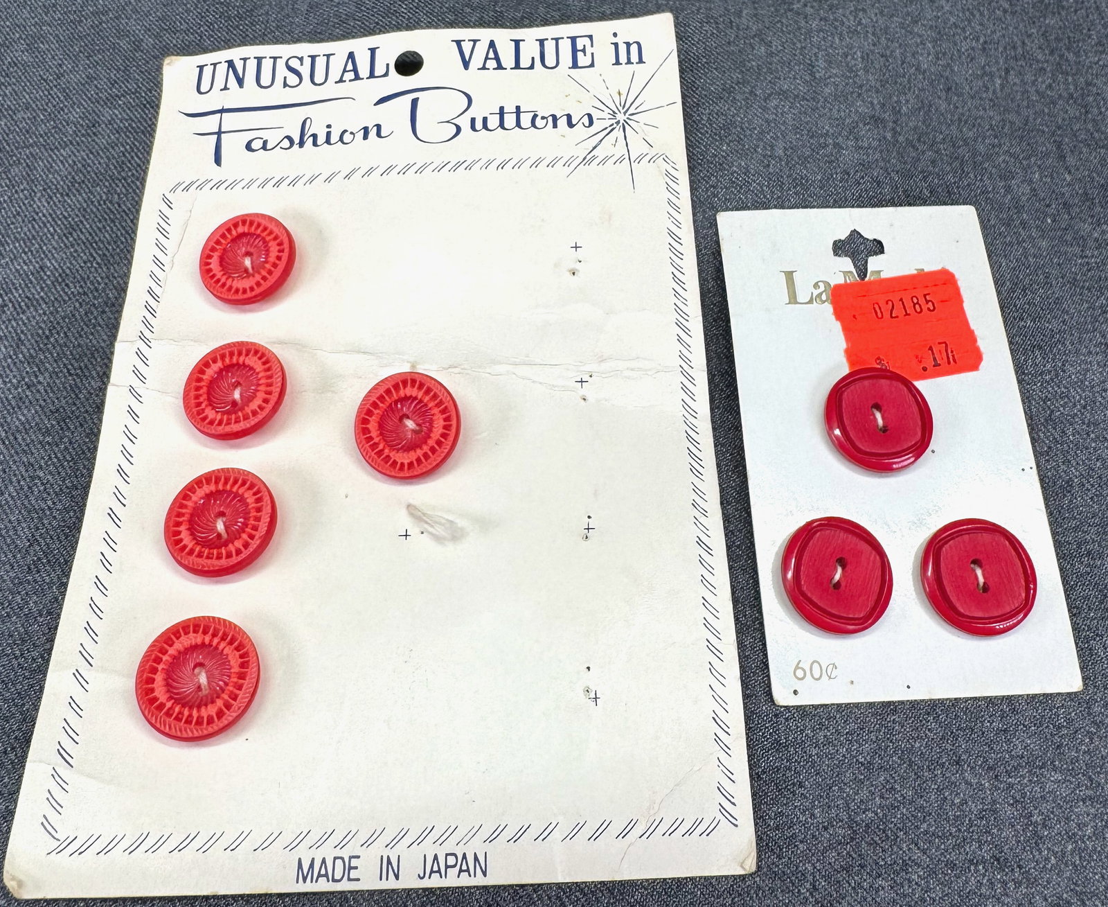 Vintage red assorted plastic buttons. Lot of 8. Unused in card. #a: Vintage red assorted plastic buttons. Lot of 8. Unused in card. Unmarked . For measures please refer to the pictures taken with a measuring tape. Weight:9 Grams IN HOUSE FLAT SHIPPING & HANDLING COST 