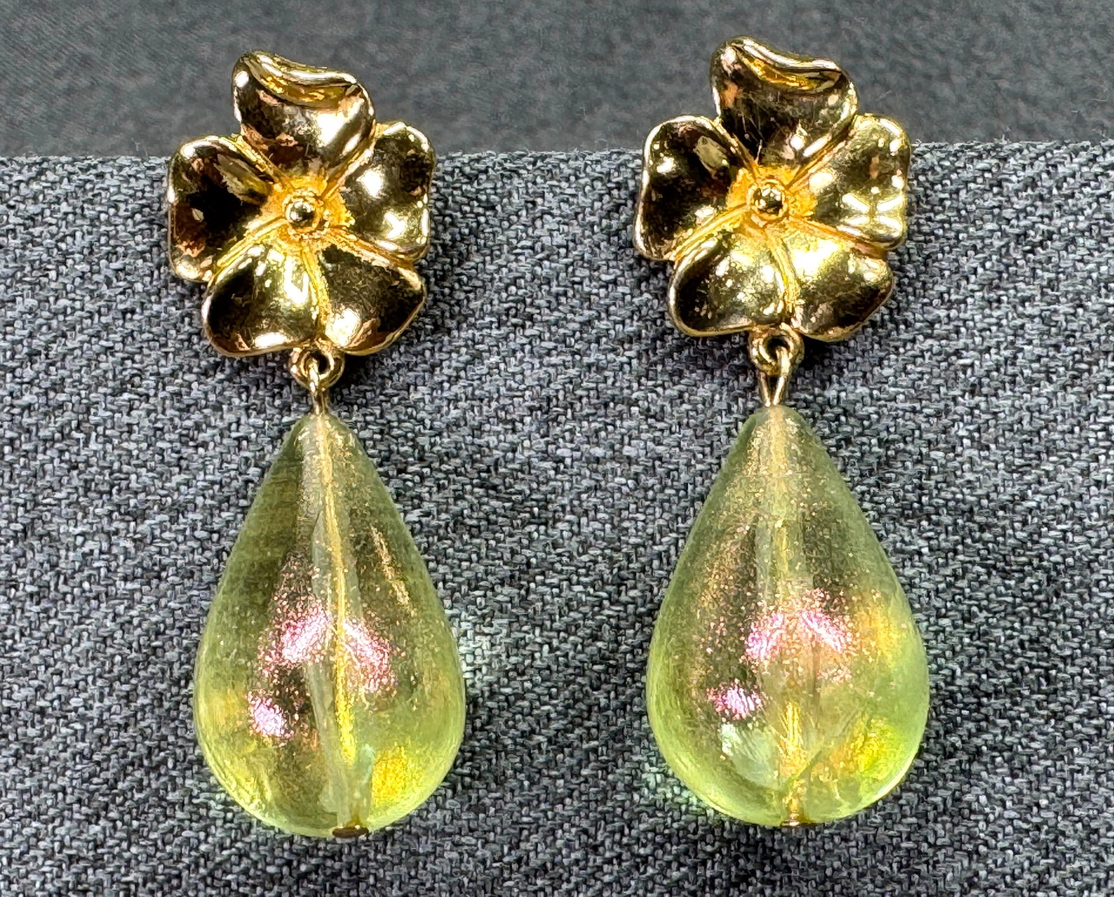 Vintage TRIFARI TM Floral Glitter Lucite Teardrop Stud Earrings. *K (1 of 5)