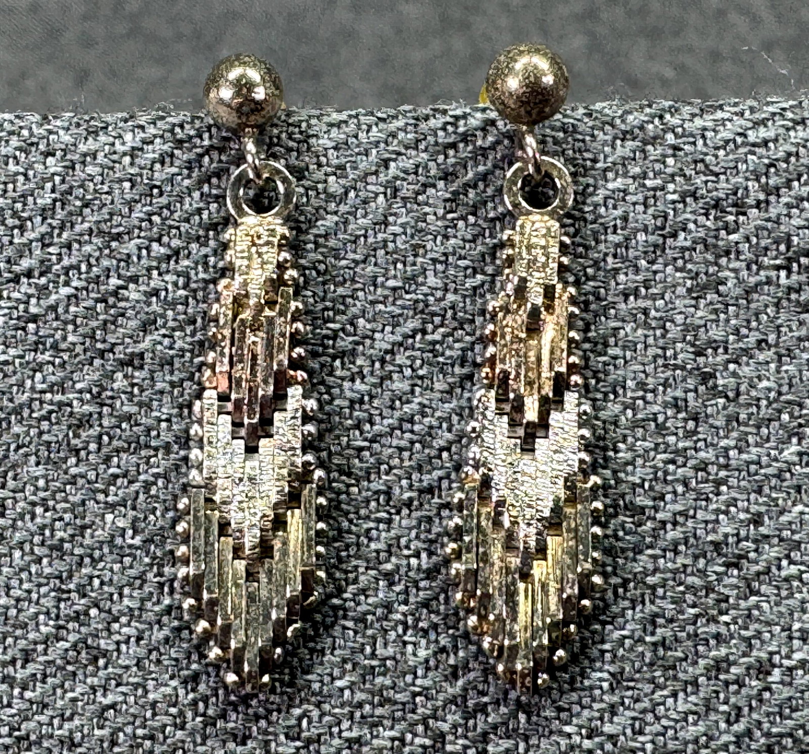Vintage Tri-Color Chevron Riccio Mesh Drop Dangle Earrings. Gold/Silver-Tone. *K: Vintage Tri-Color Chevron Riccio Mesh Drop Dangle Earrings. Gold/Silver-Tone. Unmarked. For measures please refer to the pictures taken with a measuring tape. Weight: 2 Grams. IN HOUSE FLAT SHIPPING &