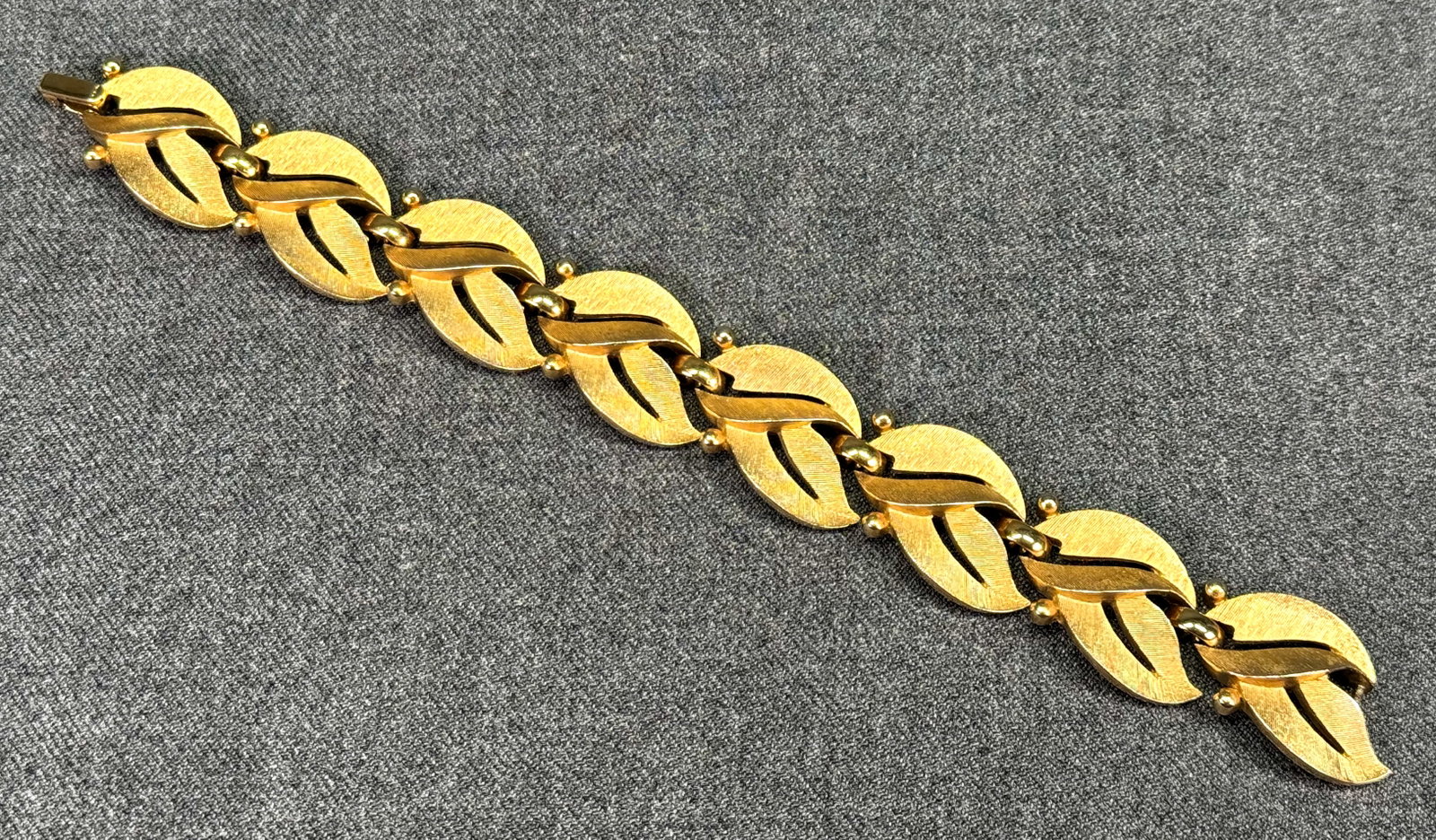 Vintage Crown Trifari Brushed Gold-Tone Leaf Link Bracelet. *K (1 of 8)
