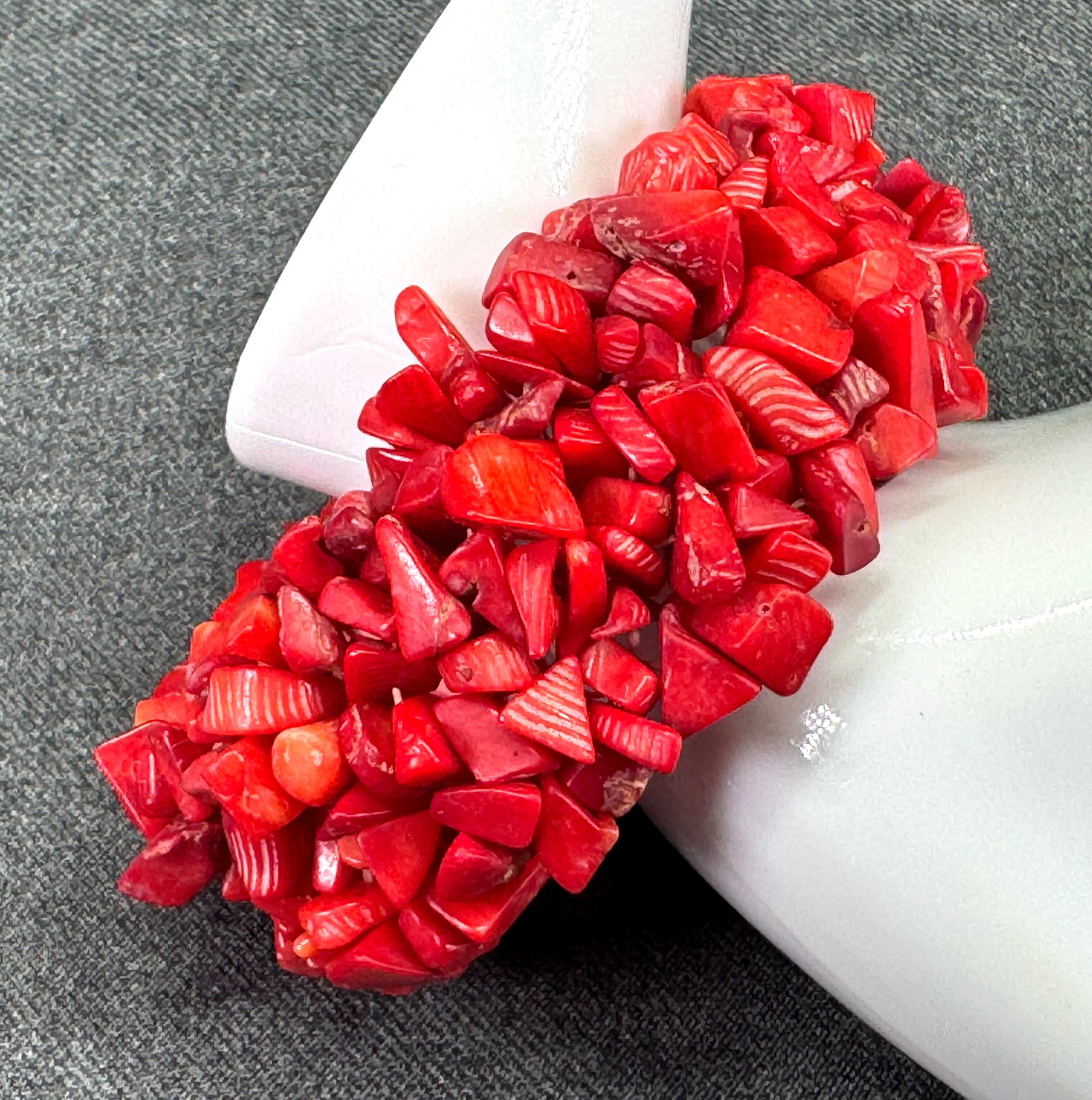 Dyed Red Bamboo Coral Chip Multi-Strand Elastic Stretch Bracelet. *K: Dyed Red Bamboo Coral Chip Multi-Strand Elastic Stretch Bracelet. Unmarked. For measures please refer to the pictures taken with a measuring tape. Weight: 75 Grams. IN HOUSE FLAT SHIPPING & HANDLING C