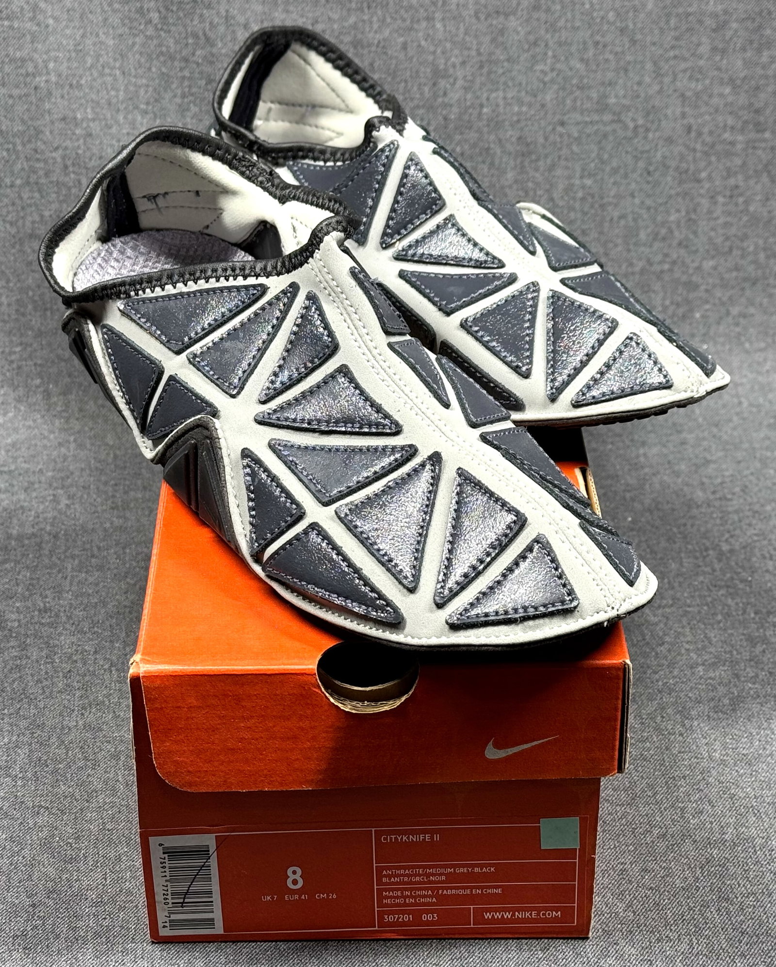 Vintage 2004 Nike Cityknife II Anthracite Grey Black 307201-003 Men's Size 8 . *J: Vintage 2004 Nike Cityknife II 307201-003. Men's Size: US 8 UK 7 EUR 41 CM 26. Color: Anthracite/Medium gray - Black. This was the second foldable 'City Knife' silhouette designed by legendary Nike de