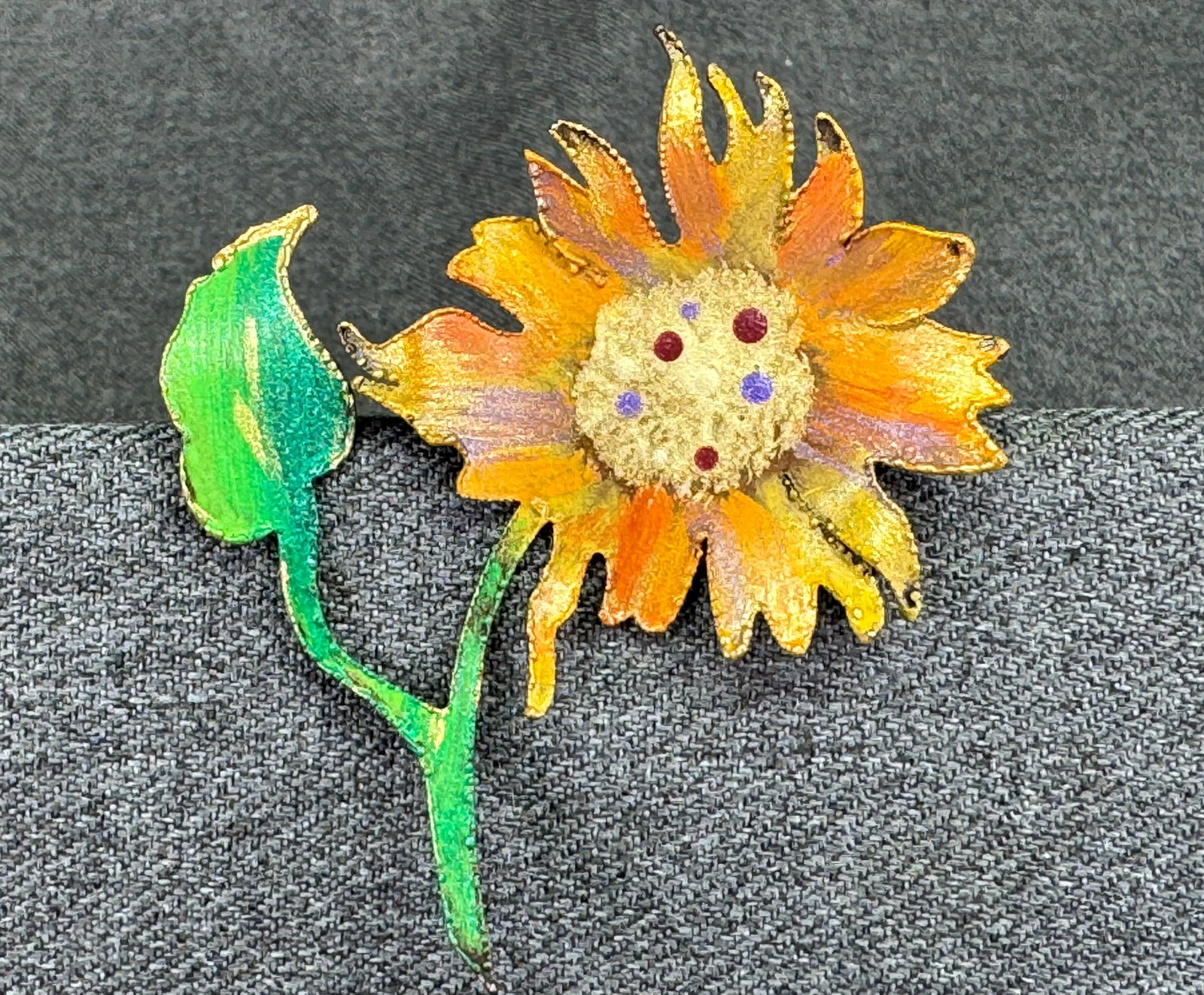 Vintage Folk Art Cut Metal Enamel Sunflower Brooch Pin. *h: Vintage Folk Art Cut Metal Enamel Sunflower Brooch Pin. Unmarked. For measures please refer to the pictures taken with a measuring tape. Weight: 8 Grams. IN HOUSE FLAT SHIPPING & HANDLING COST WITHIN 