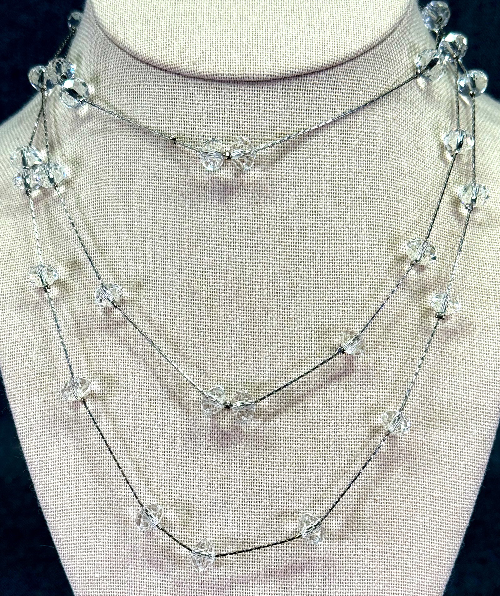 Vintage 1990s flapper-style clear crystals beads station necklace. *h: Vintage 1990s flapper-style clear crystals beads station necklace. Silver-toned. Unmarked. For measures please refer to the pictures taken with a measuring tape. Weight: 18 Grams. IN HOUSE FLAT SHIPPI