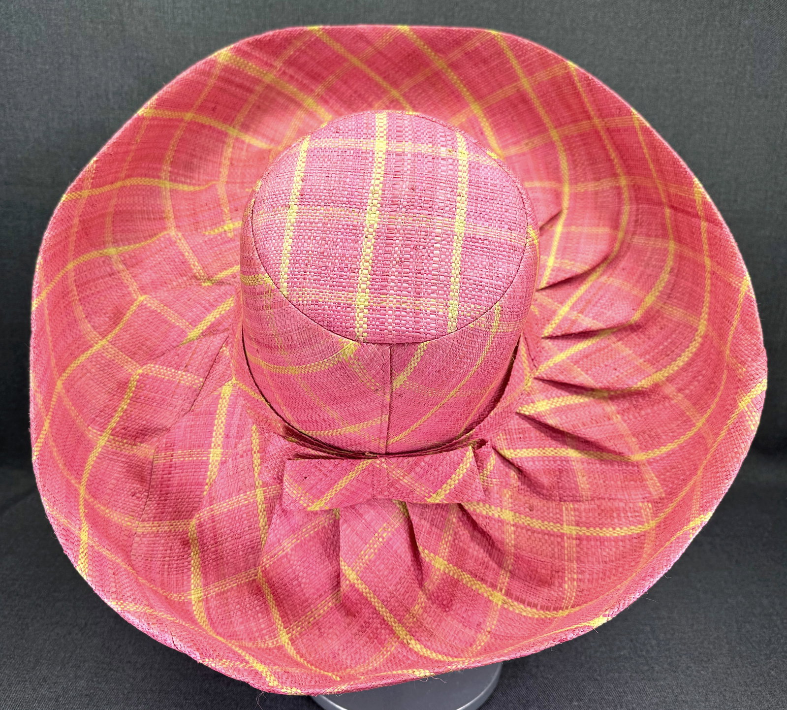 Oversized Madagascar Raffia Sun Hat. Pink Tan Plaid Pleated Shapeable Bow . *j: Oversized Madagascar Raffia Sun Hat. Pink Tan Plaid Pleated Shapeable Bow. Unmarked. For measures please refer to the pictures taken with a measuring tape. IN HOUSE FLAT SHIPPING & HANDLING COST WITHI