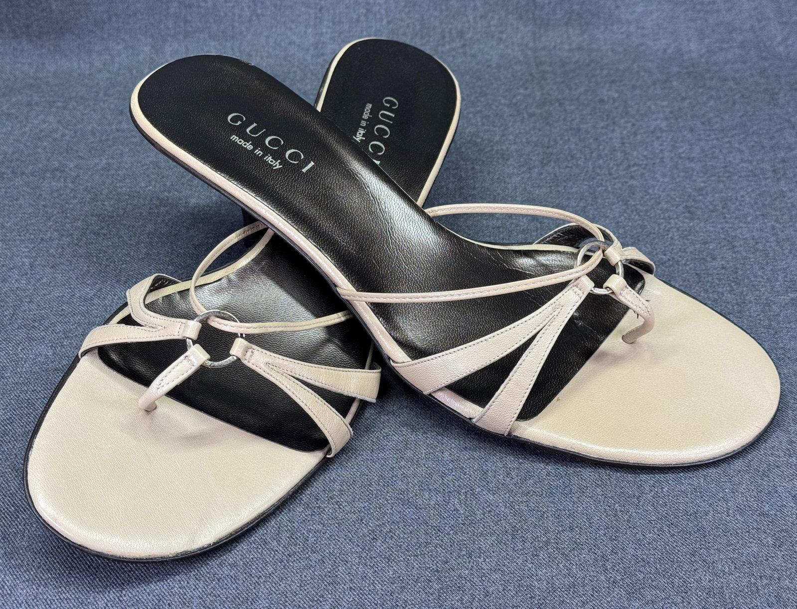 Vintage 1990s GUCCI Tom Ford O-Ring Strappy Sandal Mules Light Beige 40C Unused *j: Authentic vintage Gucci by Tom Ford strappy kitten heel sandal mules from the late 1990s. This highly coveted archival design features light beige leather straps looping through a central silver-tone 