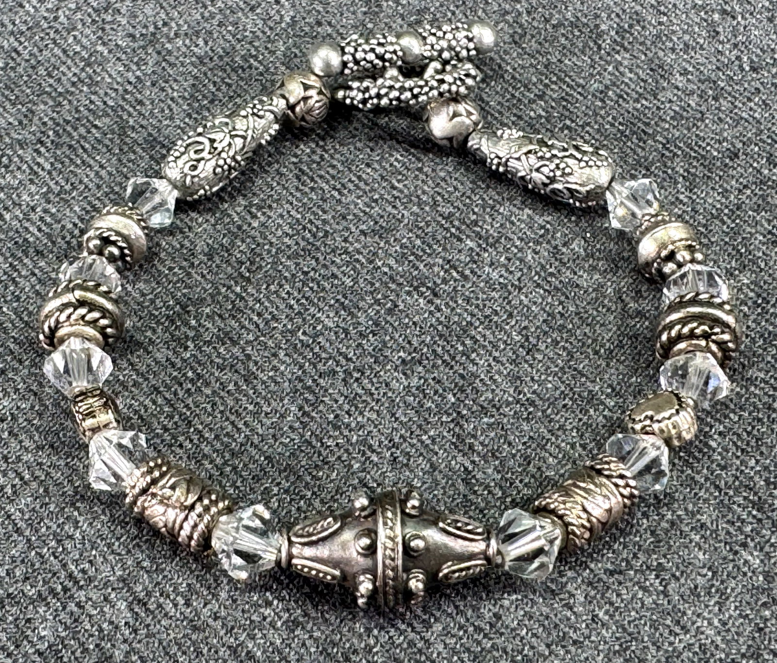 Vintage clear faceted crystals & decorated silvertone metal beads bracelet. Toggle clasp: IN HOUSE FLAT SHIPPING & HANDLING COST WITHIN ALL THE U.S. : 7 To bypass LiveShipping, and use our In-House shipping service for 7 or shipping combined for multiple lots, please select “Arrange 