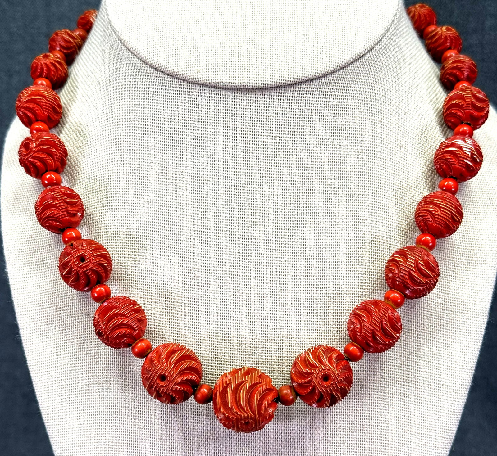 Antique Art Deco Louis Rousselet Carved Coral Red Galalith Necklace: Antique art deco Louis Rousselet Carved Coral Red Galalith Necklace. Metal chain string. Unmarked. For measures please refer to the pictures taken with a measuring tape. Weight: 38 Grams IN HOUSE FLAT