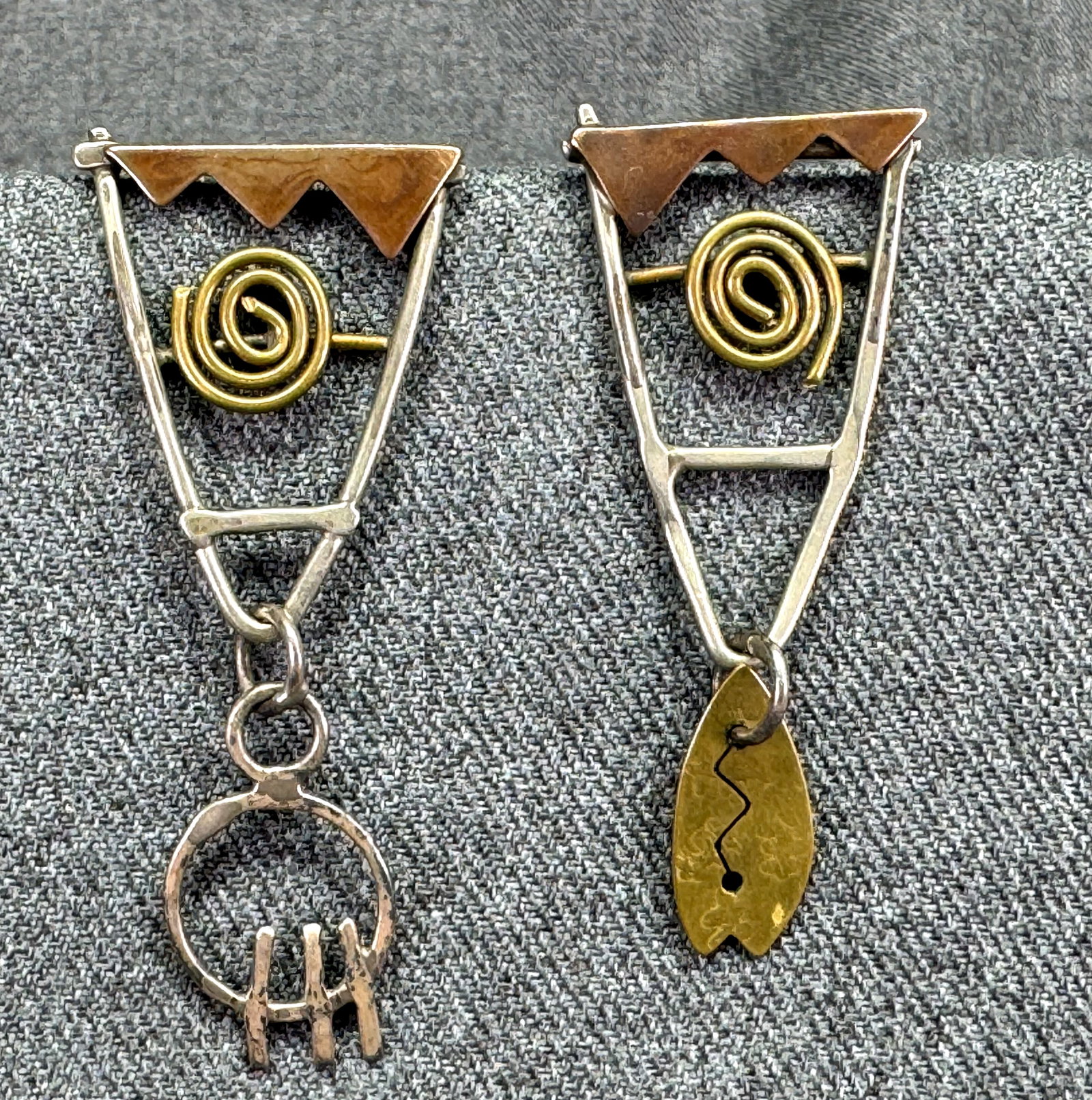 Vintage Modernist Studio Mixed-Metal Earrings. Artisan Geometric Abstract. *f: Vintage Modernist Studio Mixed-Metal Stud Earrings. Artisan Geometric Abstract. Unmarked. For measures please refer to the pictures taken with a measuring tape. Weight: 11 Grams. IN HOUSE FLAT SHIPPIN
