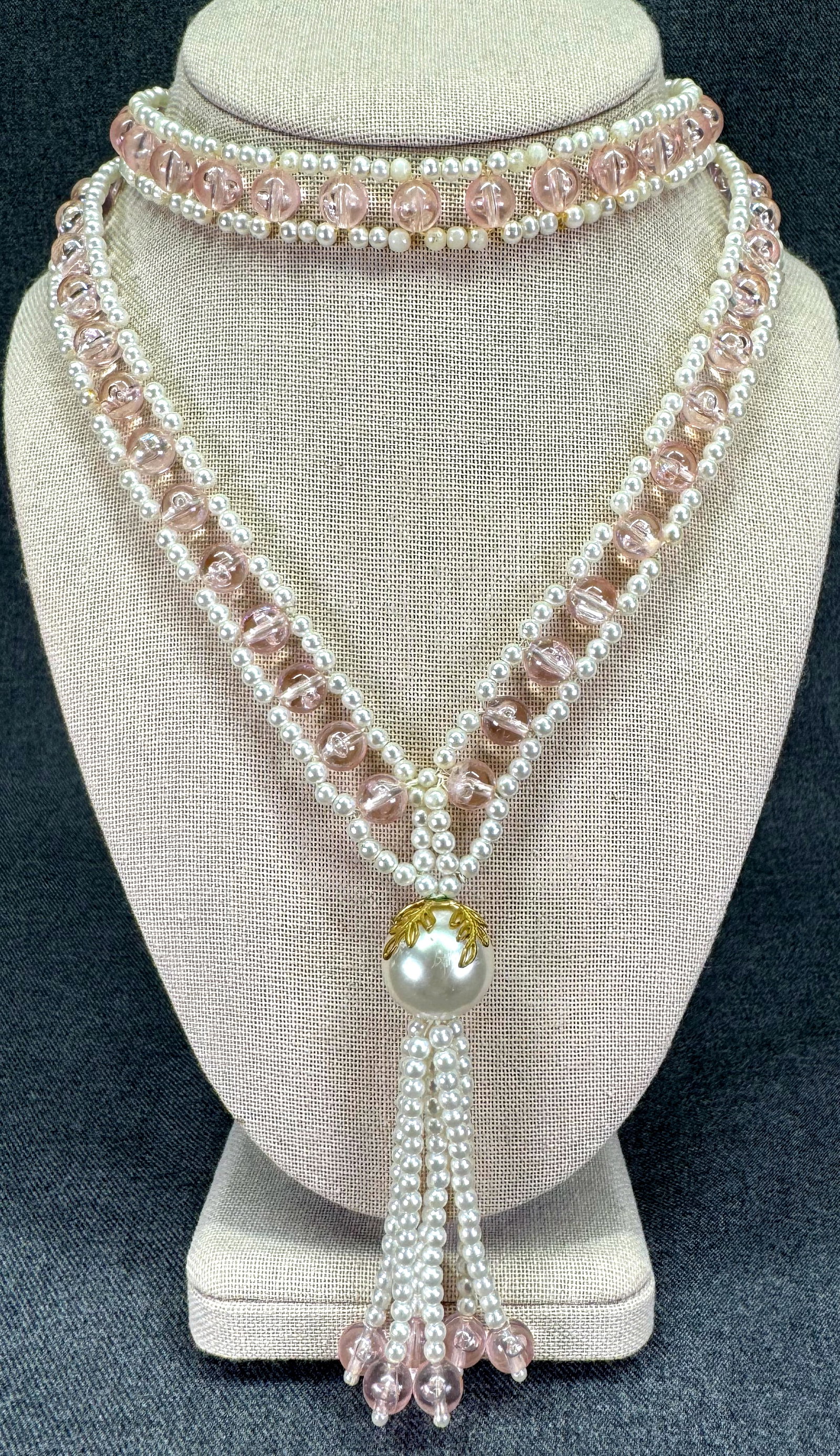 Vintage Gatsby Style Tassel Sautoir Lariat Necklace. Woven Faux Pearl, Rose Lucite Beads. *f: Vintage Gatsby Style Tassel Sautoir Lariat Necklace. Woven Faux Pearl, Rose Lucite Beads. Gold-tone accrnts. Unmarked. For measures please refer to the pictures taken with a measuring tape. Weight: 40