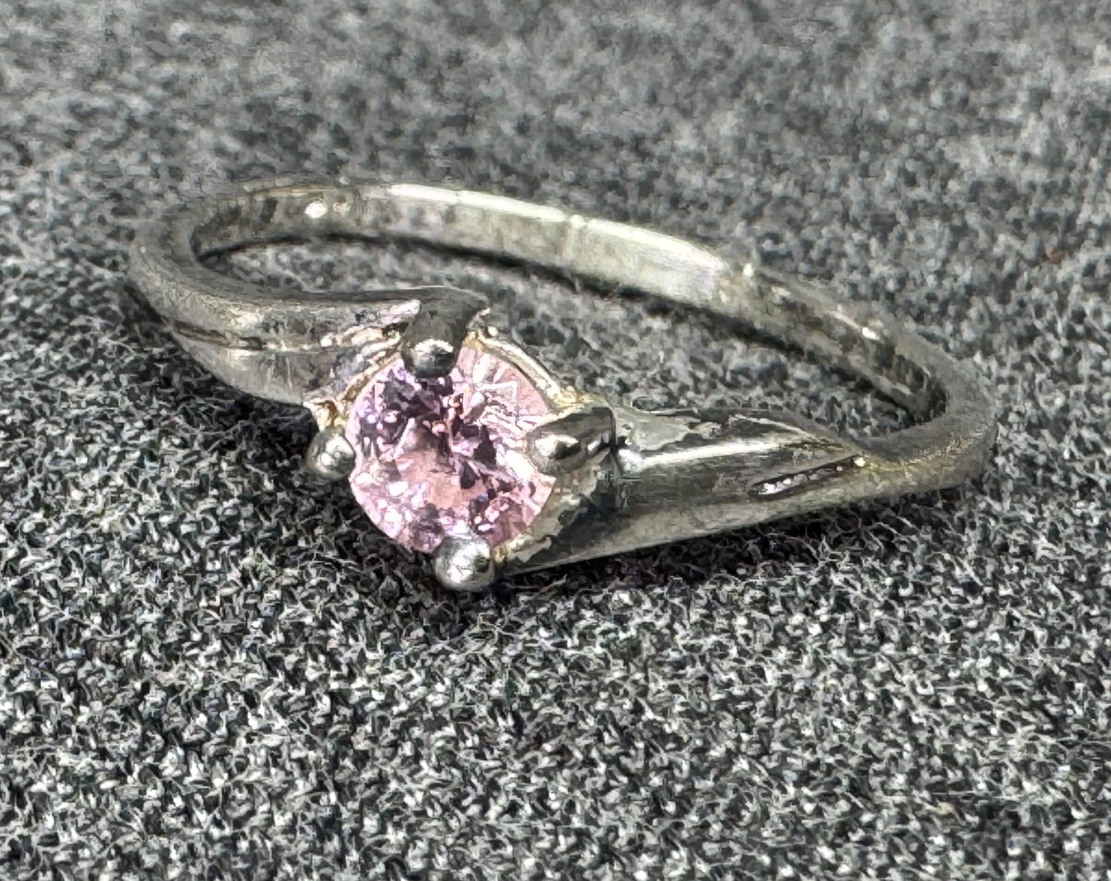 Vintage Pink Cubic Zirconia Sterling Silver Solitaire Ring *d: Vintage Pink Cubic Zirconia Sterling Silver Solitaire Ring. Marked 925 and unreadable marker's mark. For measures please refer to the pictures taken with a measuring tape. Weight: 1.55 Grams IN HOUSE 