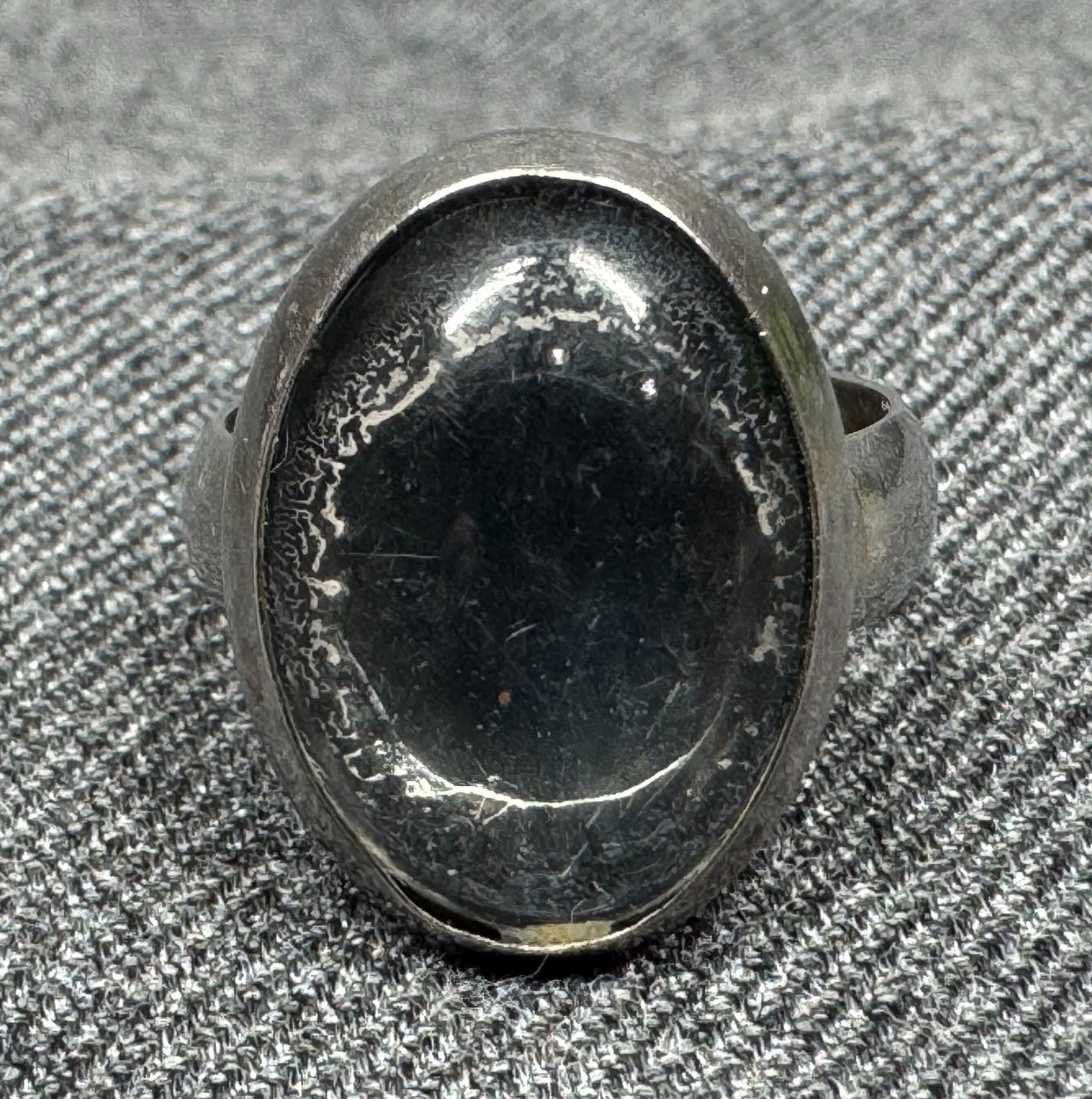 Vintage artsy modernist style dome resin cab sterling silver ring. 1AMT (1 of 9)
