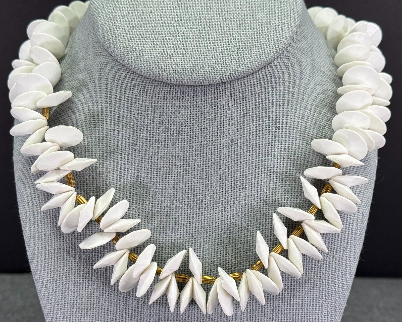 Vintage faceted white plastic & goldtone metal tube spacer in between necklace: IN HOUSE FLAT SHIPPING & HANDLING COST WITHIN ALL THE U.S. : 7 To bypass LiveShipping, and use our In-House shipping service for 7 or shipping combined for multiple lots, please select “Arrange 