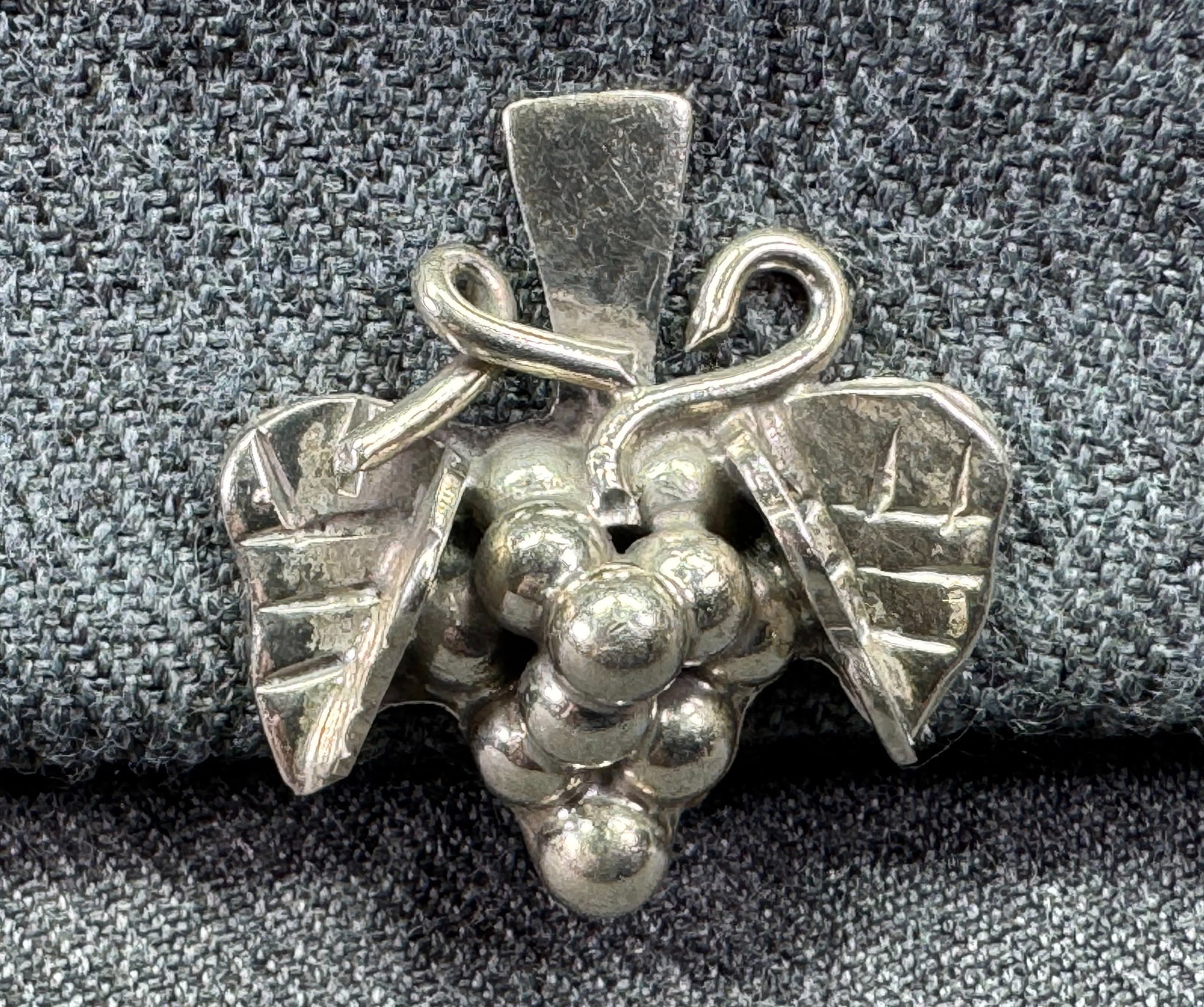 Vintage Mexican TM-12 sterling silver bunch of grapes single clip earring #B (1 of 7)